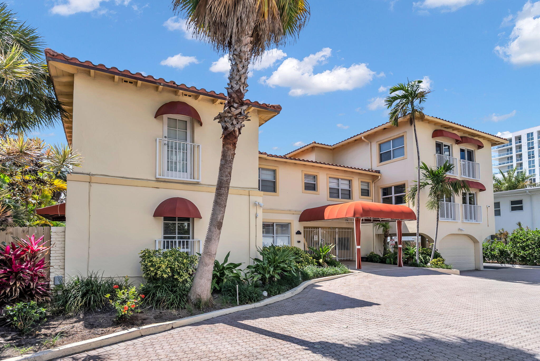 341 N Birch Road Unit 206