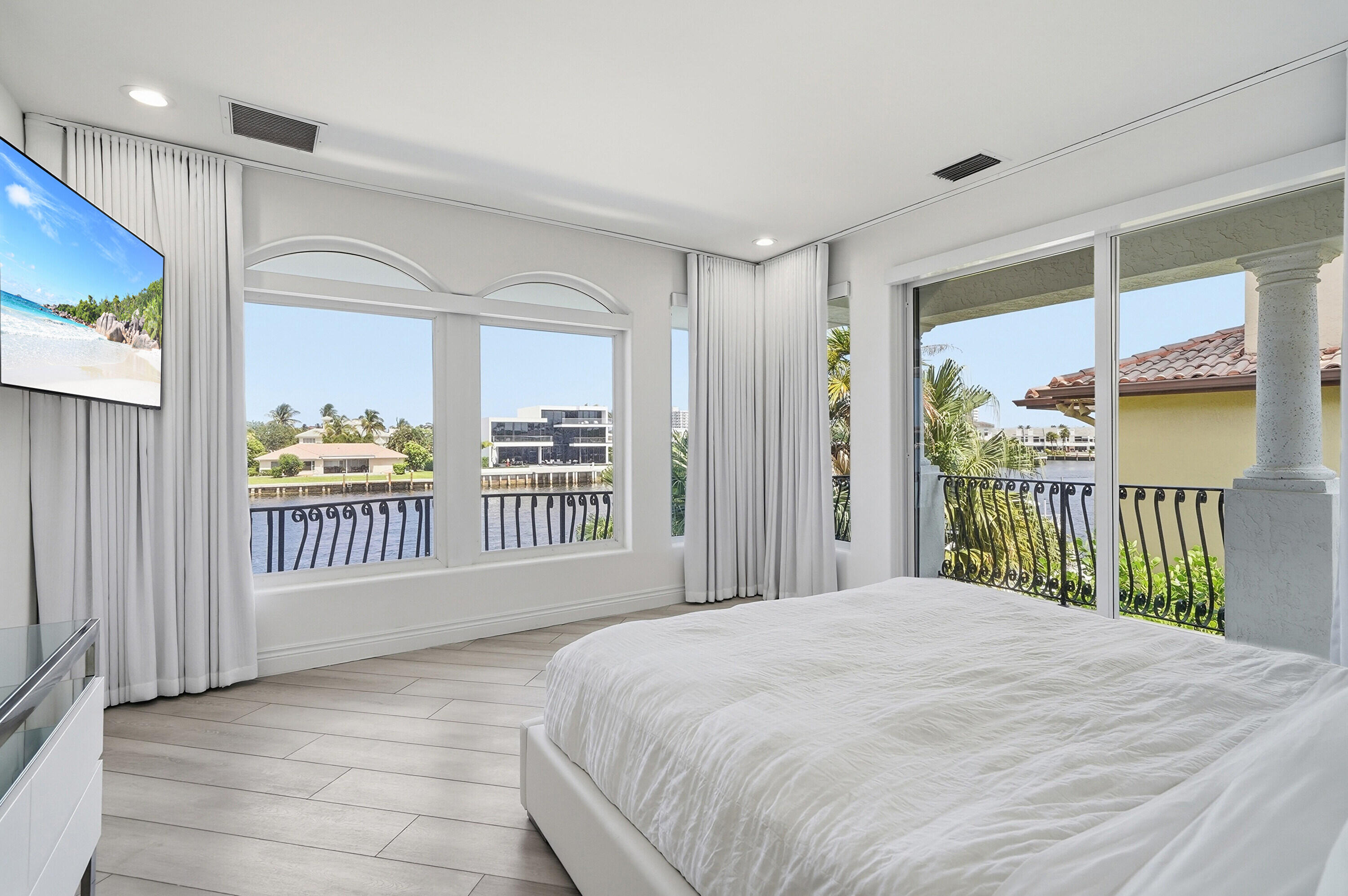 5600 Coastal Drive
