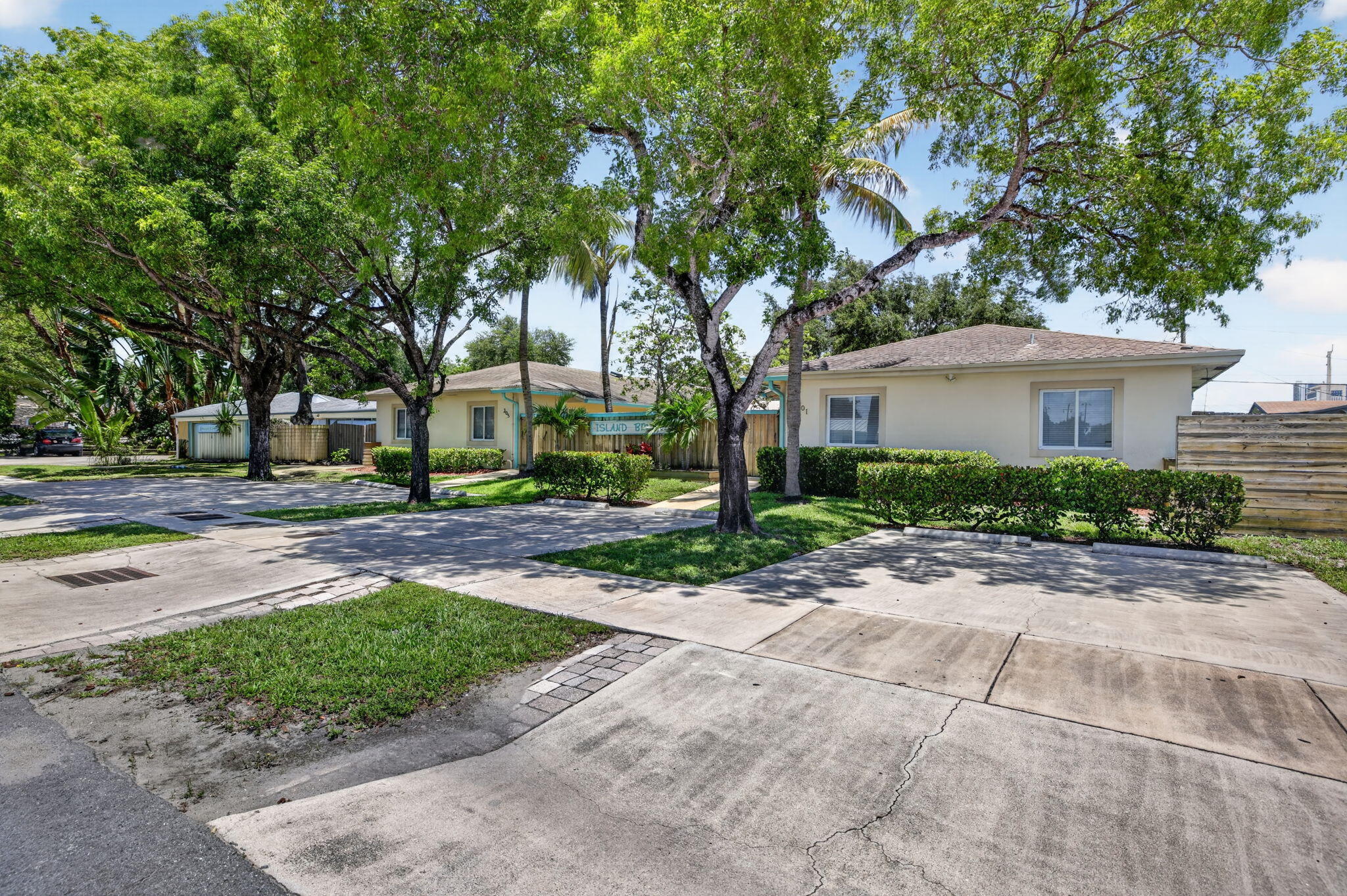 305 SW 16th Street