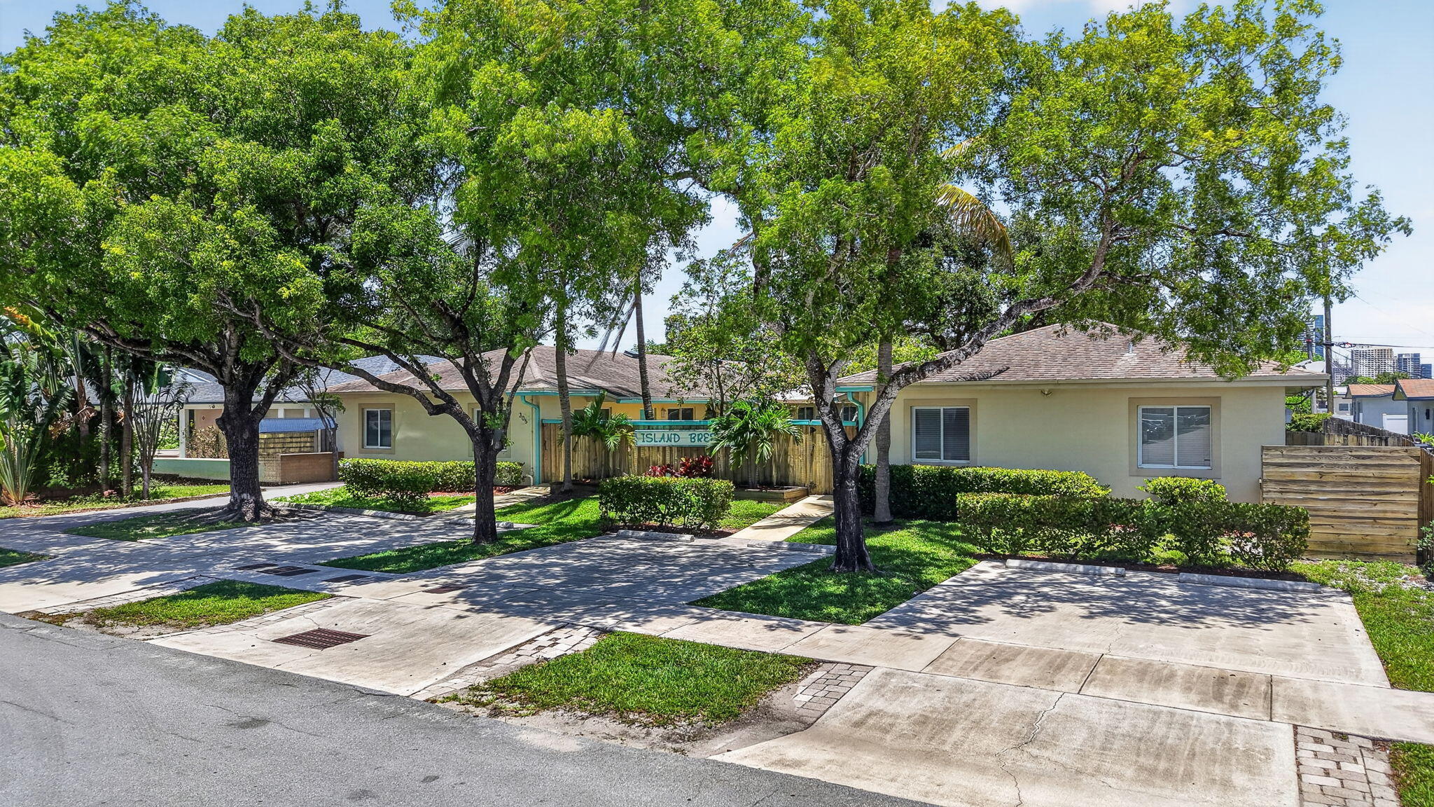 305 SW 16th Street