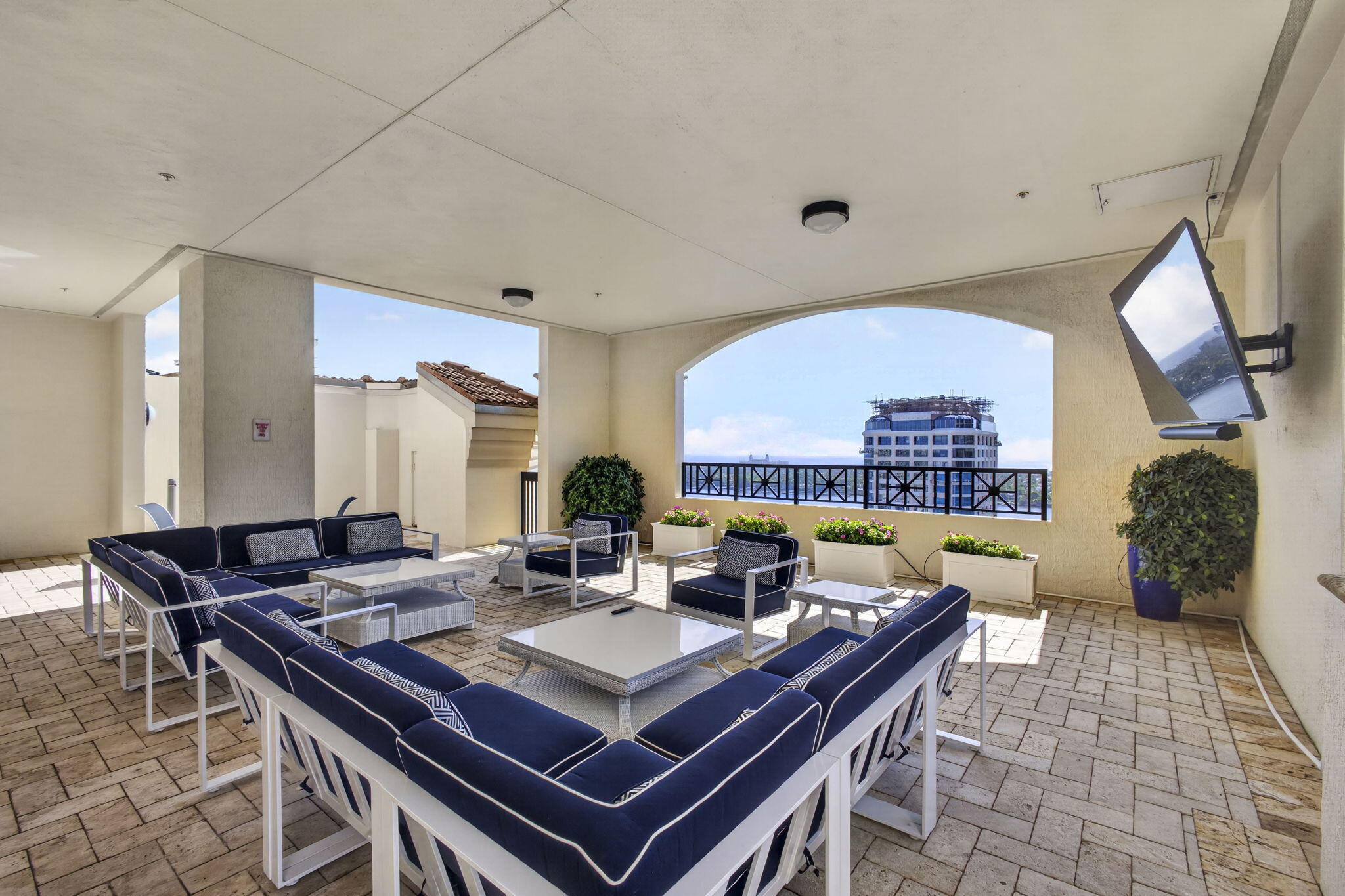 801 S Olive Avenue 614