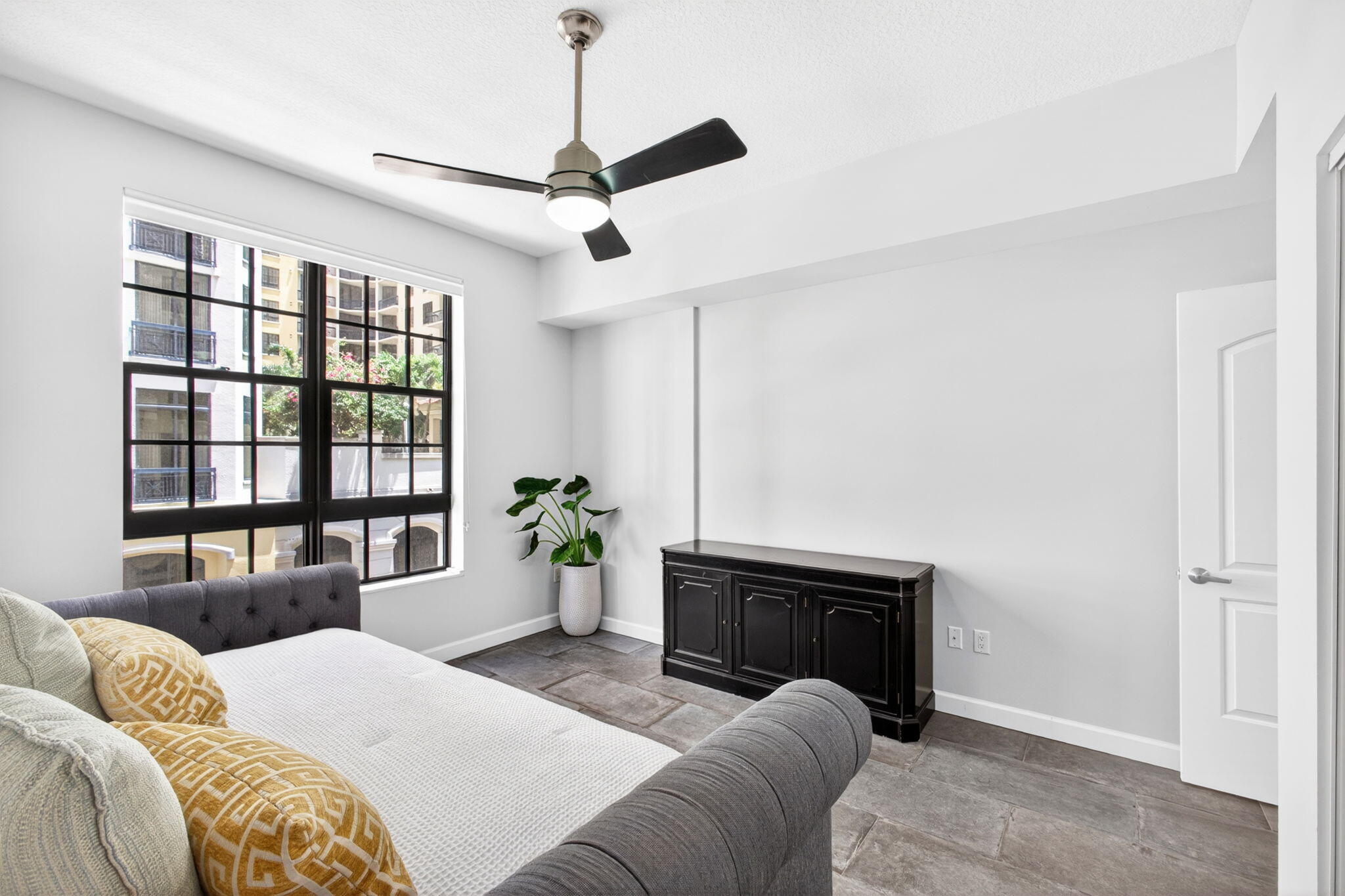 801 S Olive Avenue 614