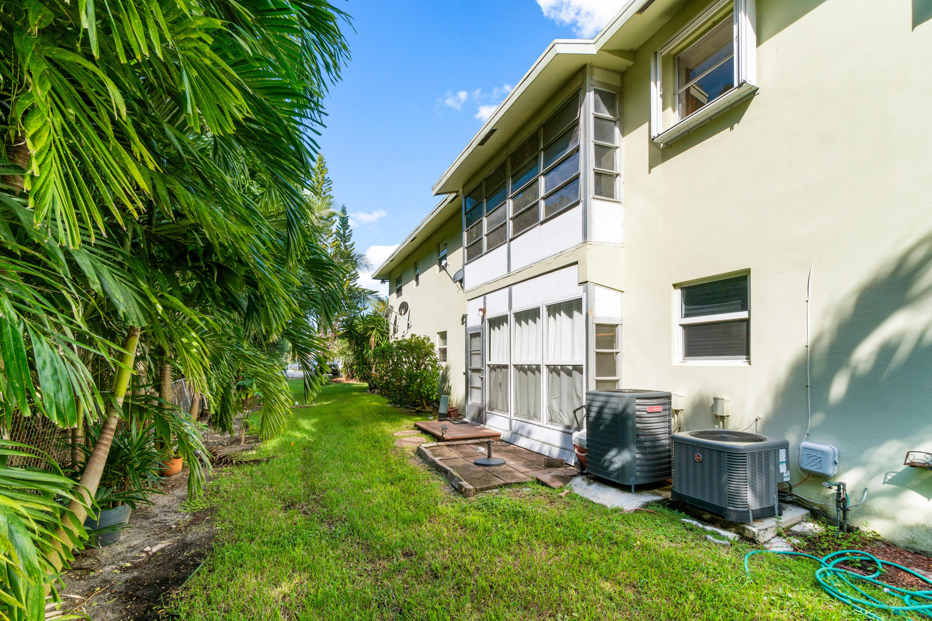 658 NE 6th Court E E