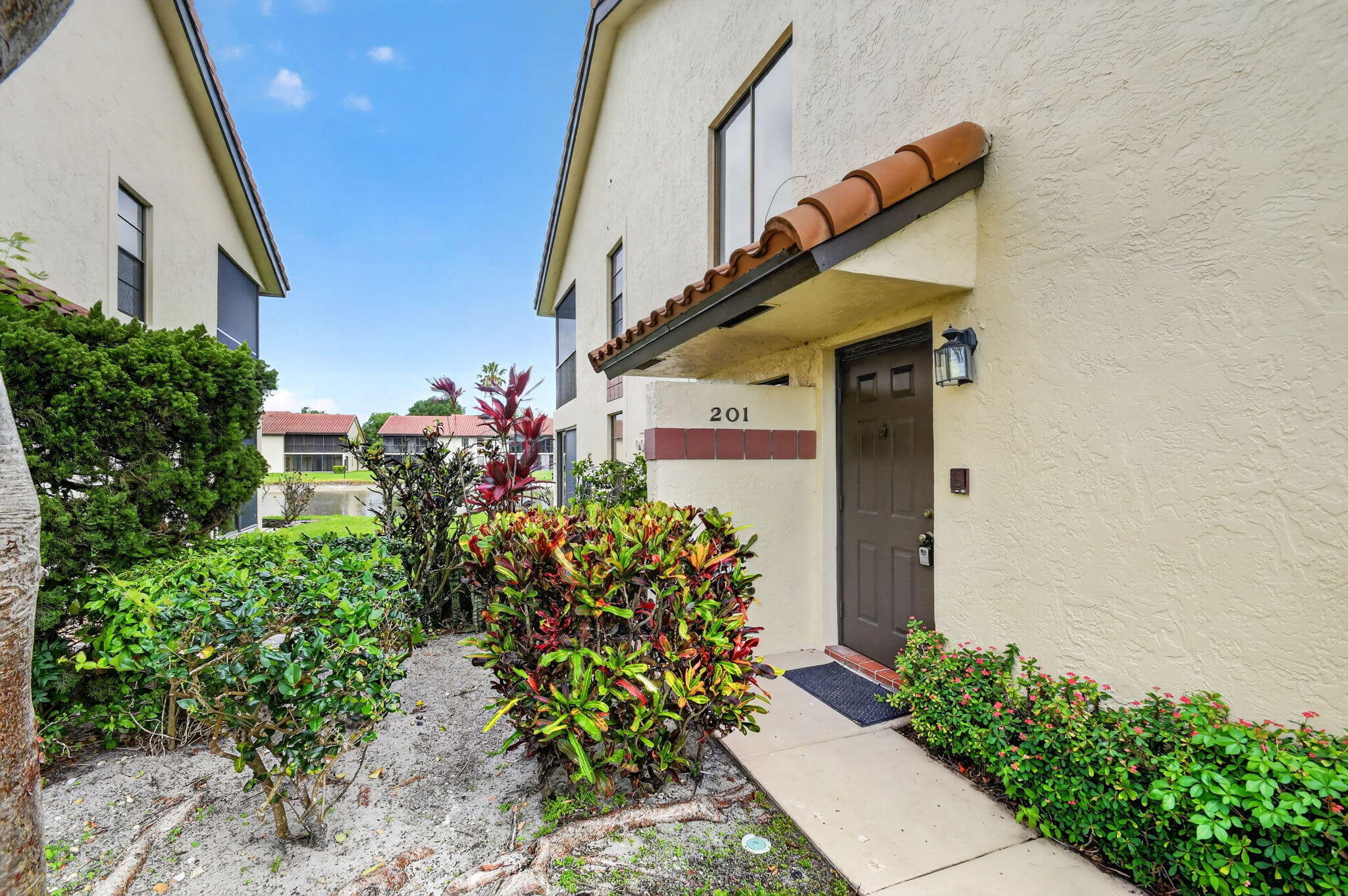 10231 N Circle Lake Drive 201