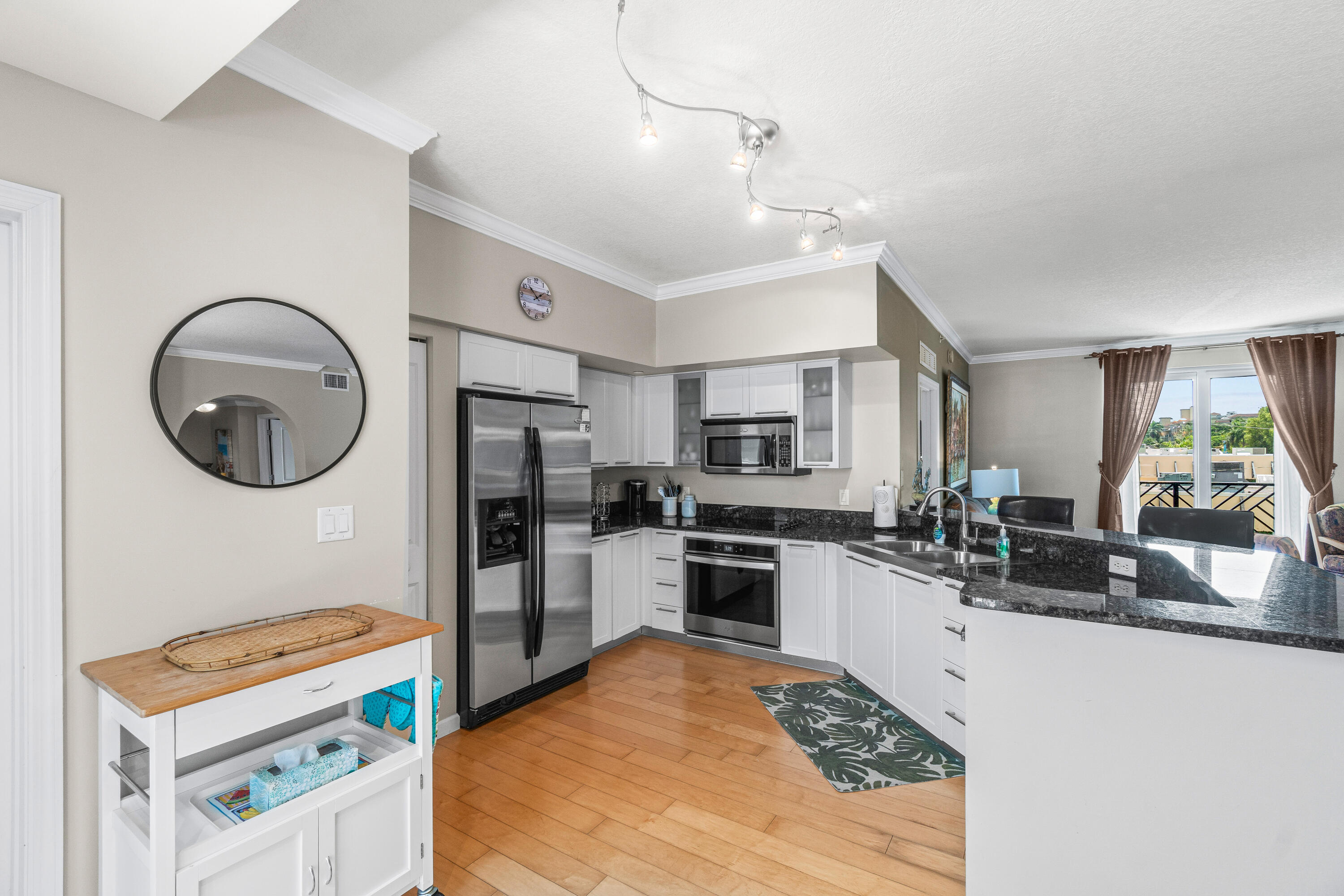 225 NE 1st Street 207