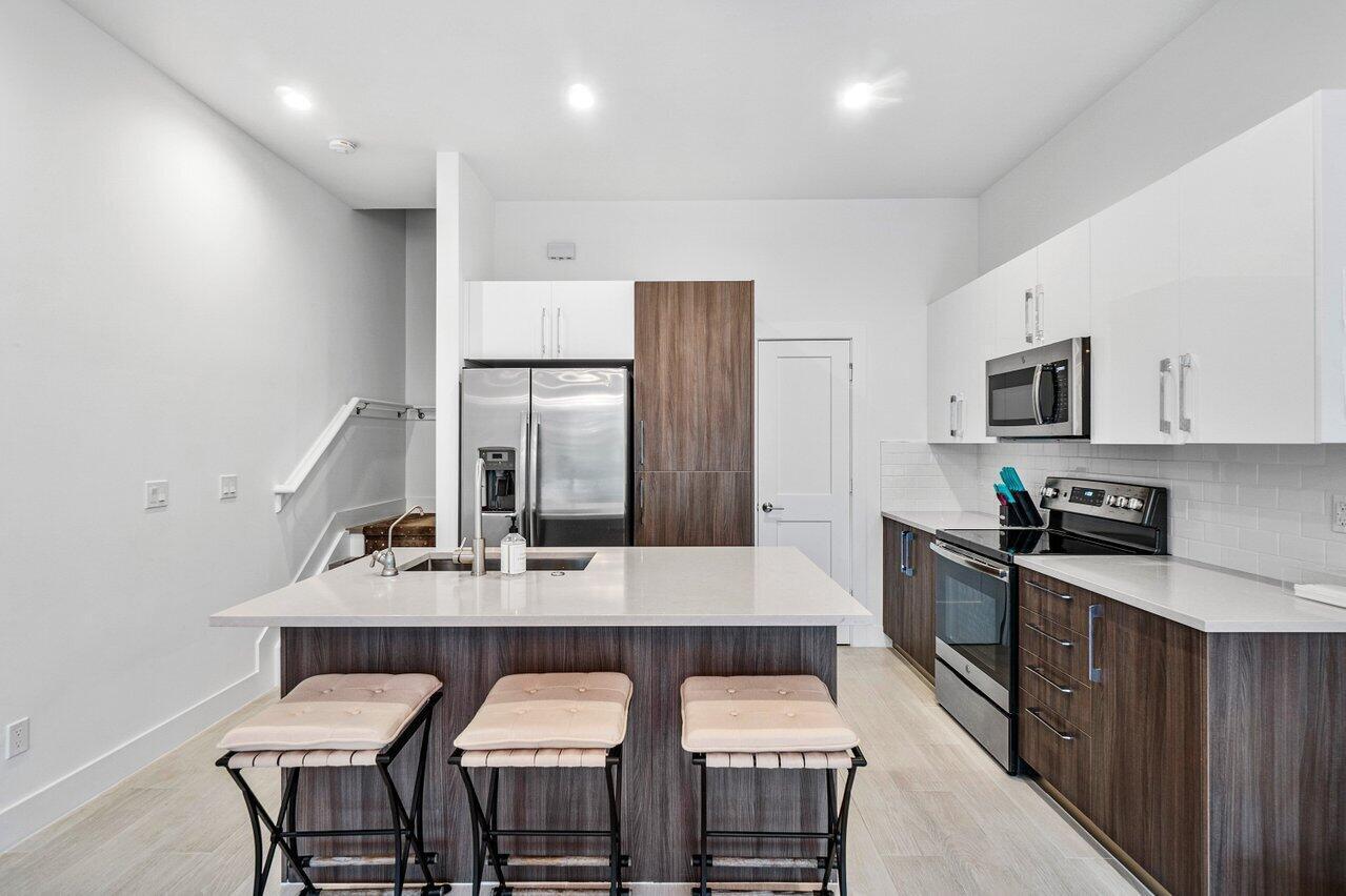 2211 Florida Boulevard A