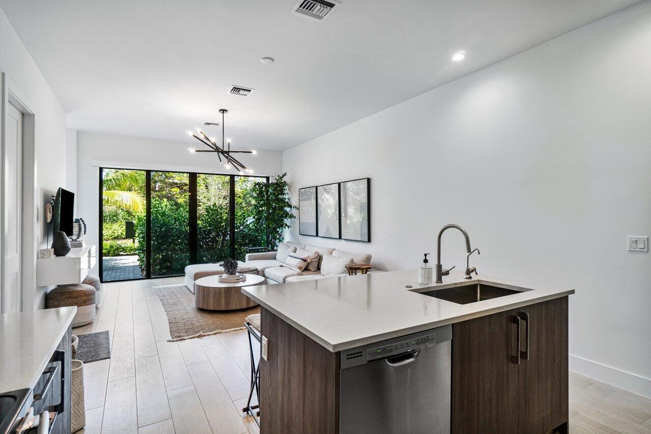 2211 Florida Boulevard A