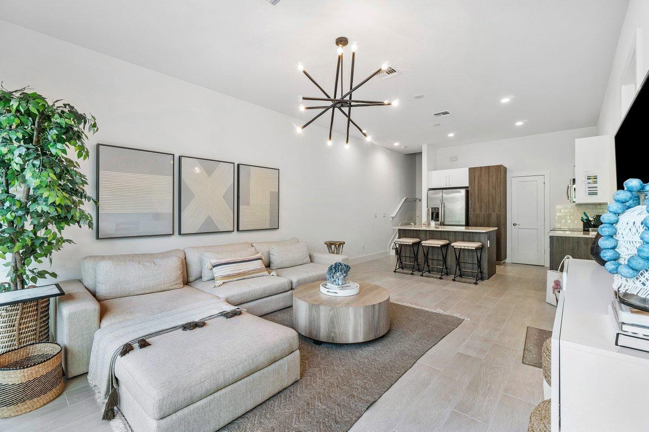 2211 Florida Boulevard A