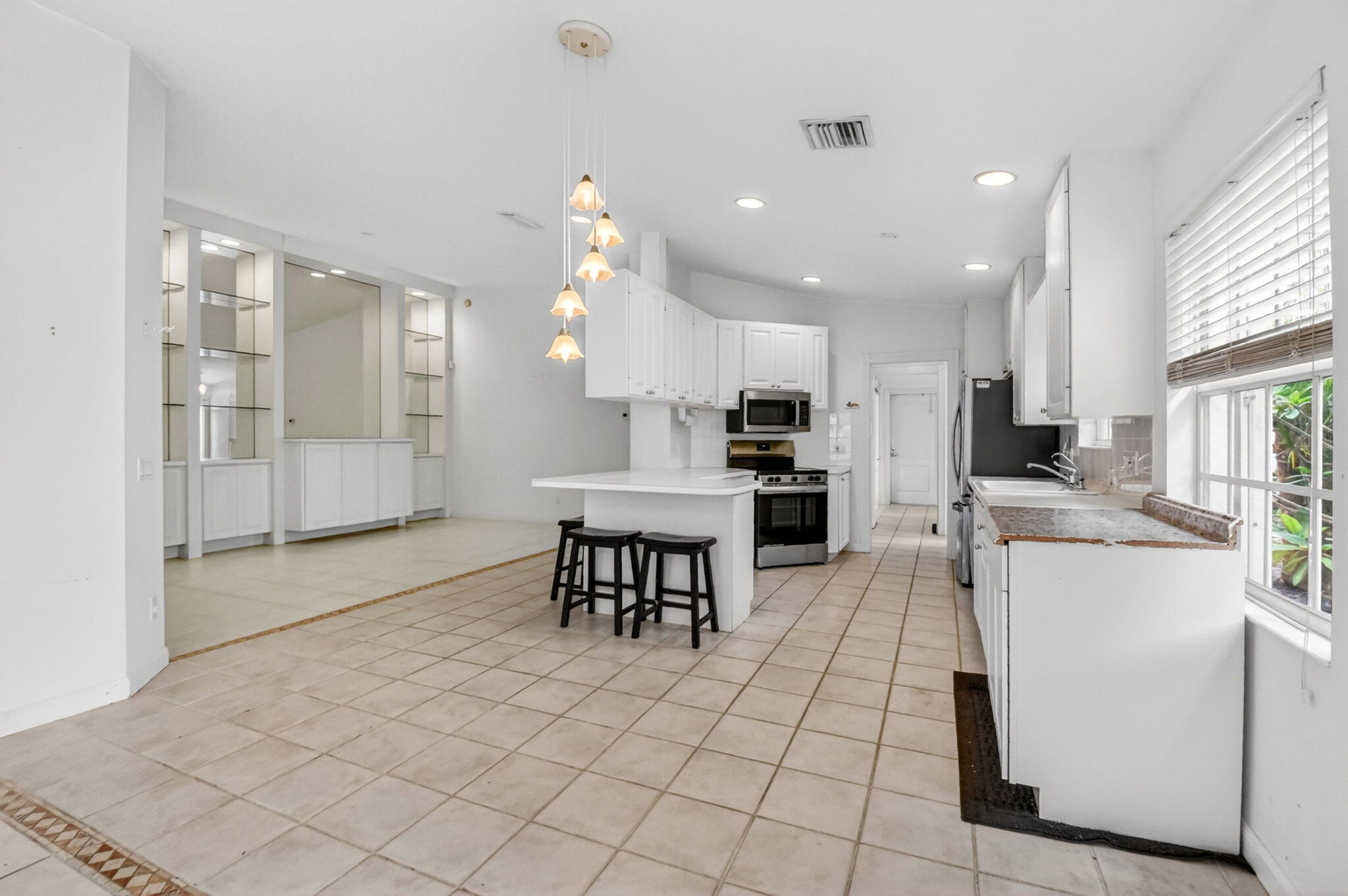 2774 Livingston Lane