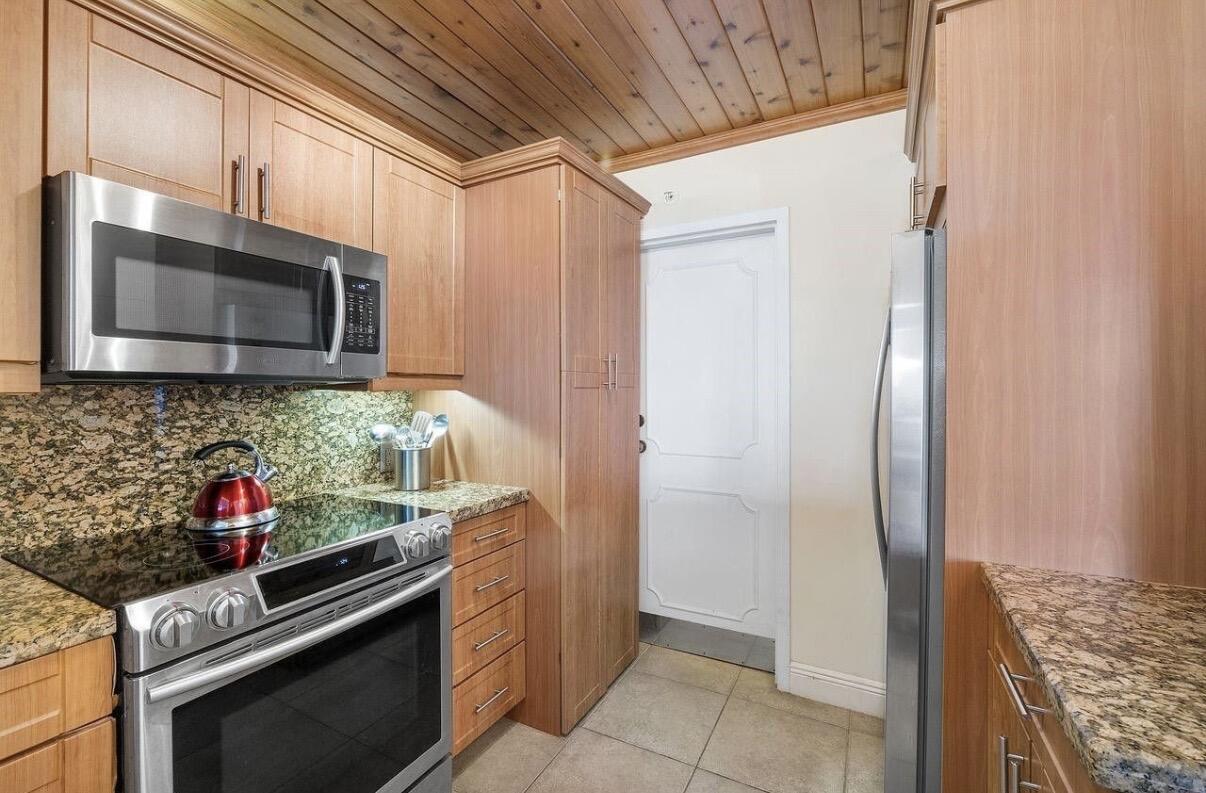 1500 S Ocean Boulevard 706, Lauderdale-By-The-Sea Unit: 706