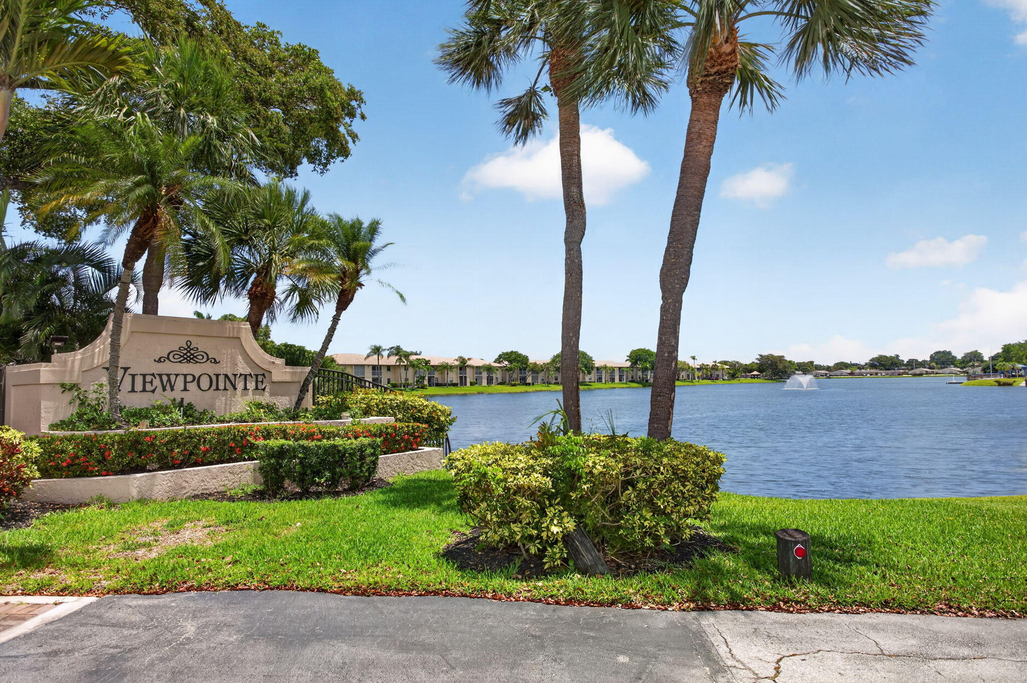 5561 Lakeside Drive 107