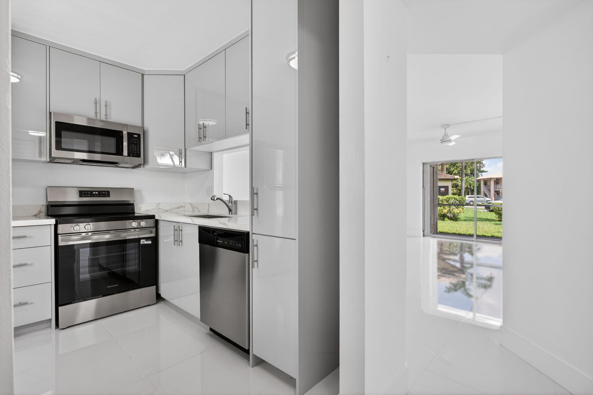 5561 Lakeside Drive 107