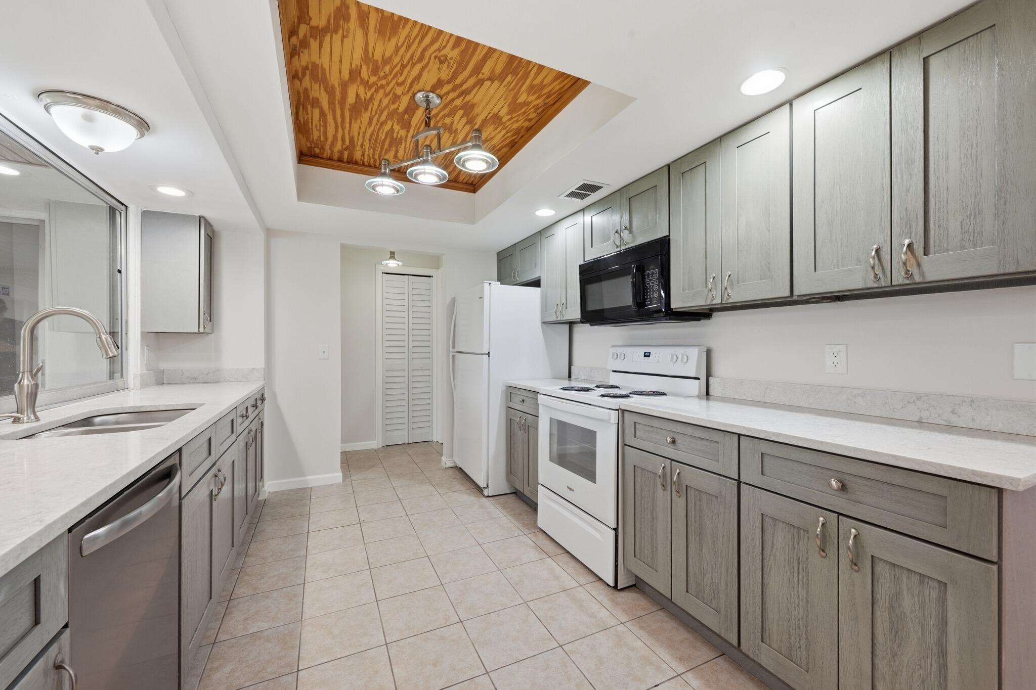 31 W Coconut Drive