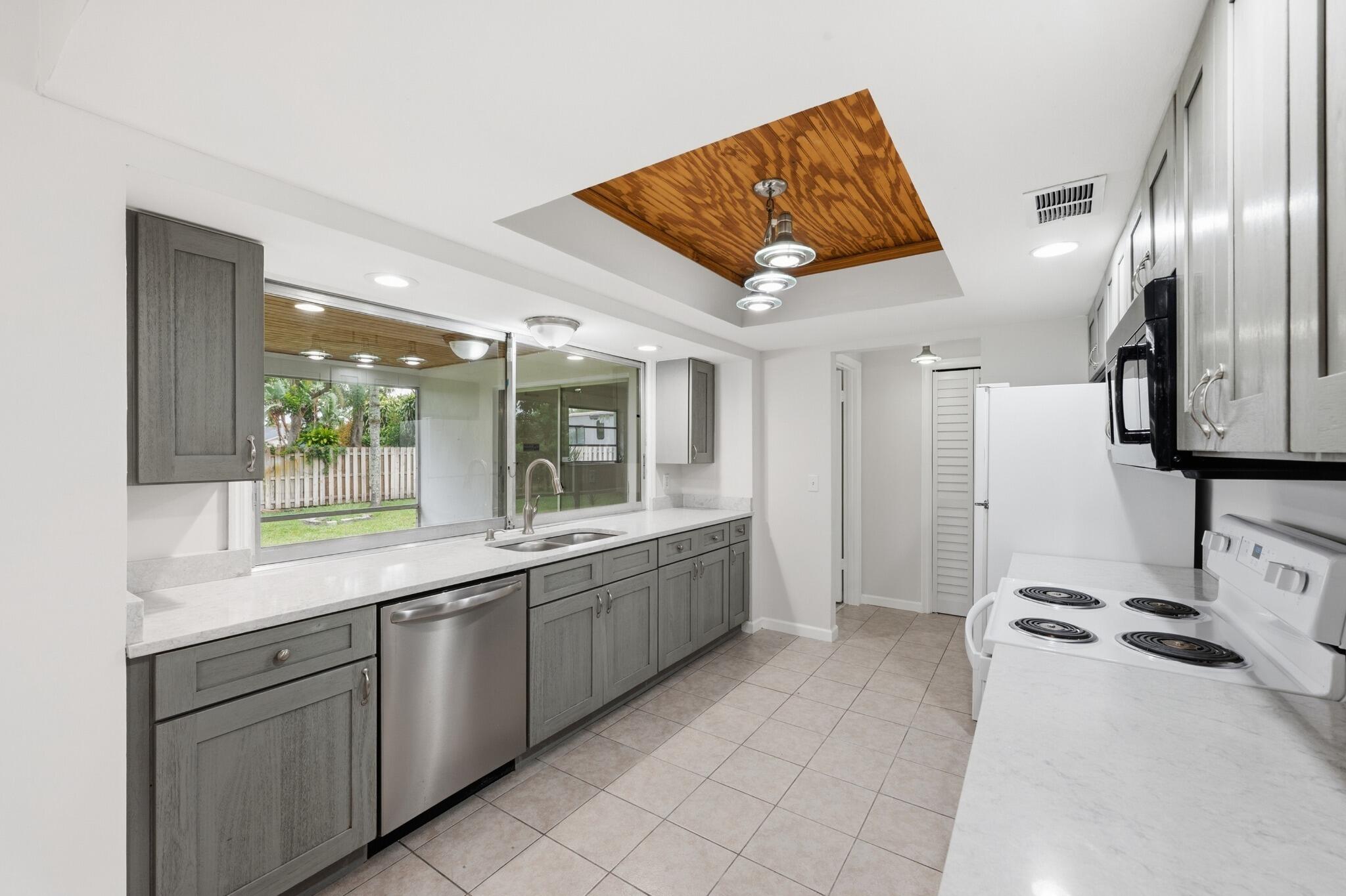 31 W Coconut Drive