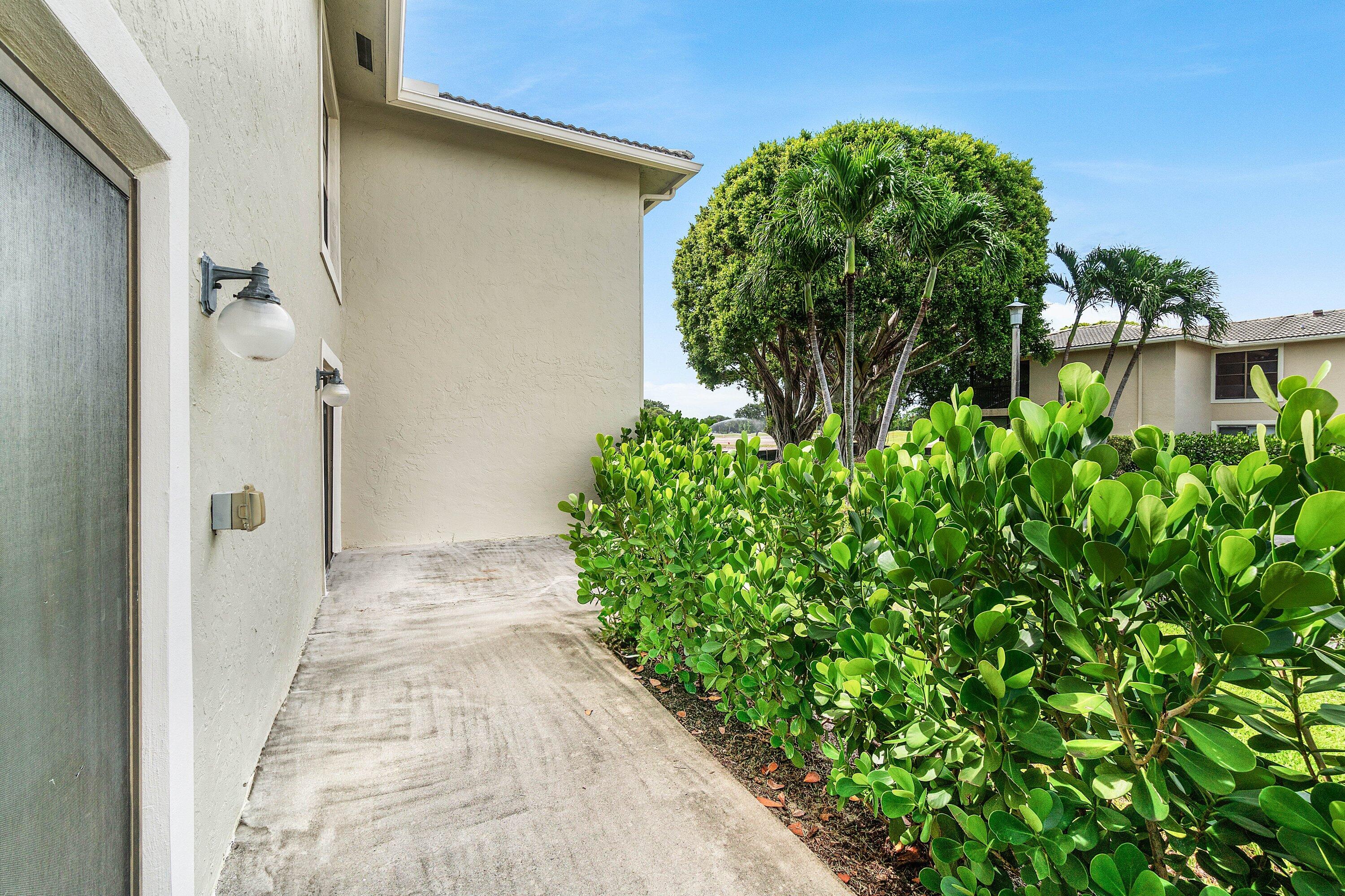 3 Stratford Drive E G