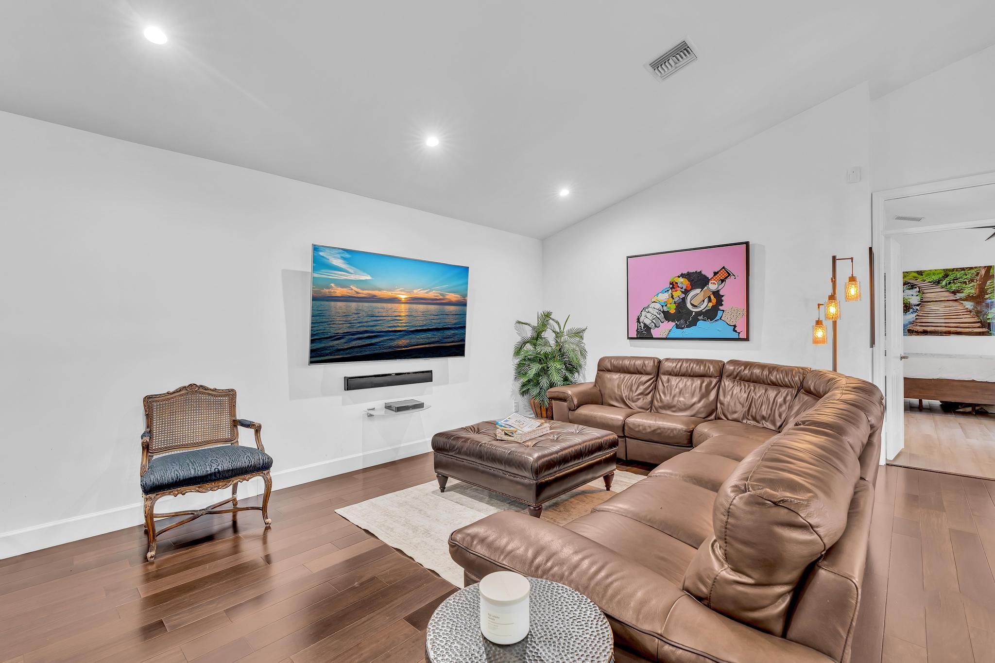 6207 La Vida Terrace