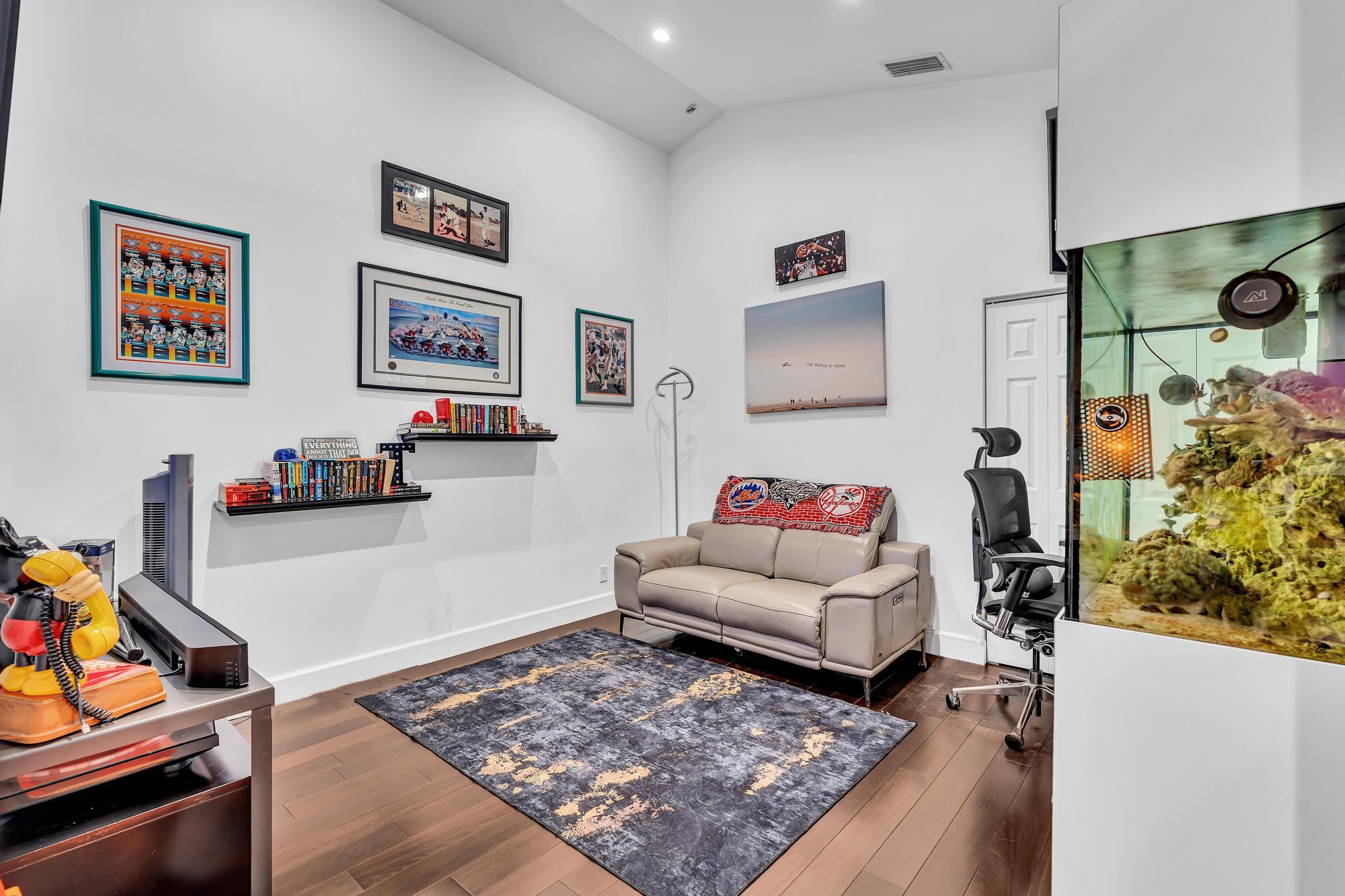 6207 La Vida Terrace