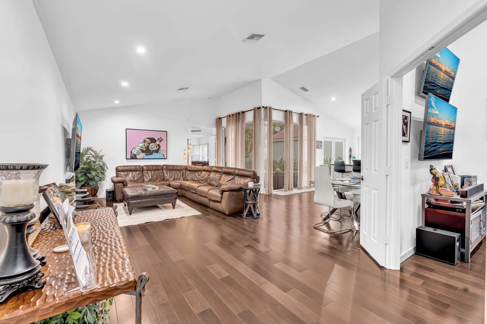 6207 La Vida Terrace