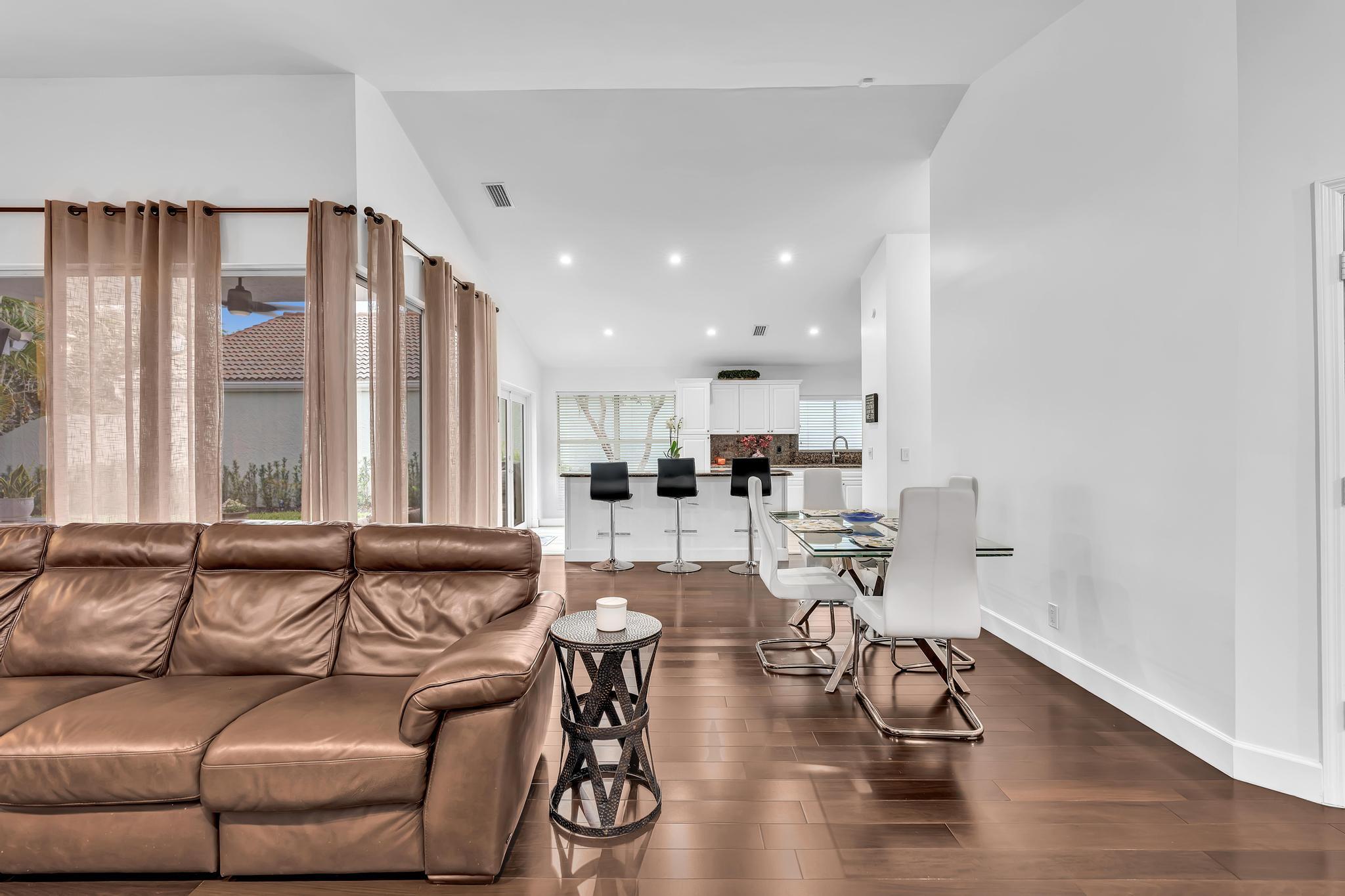 6207 La Vida Terrace