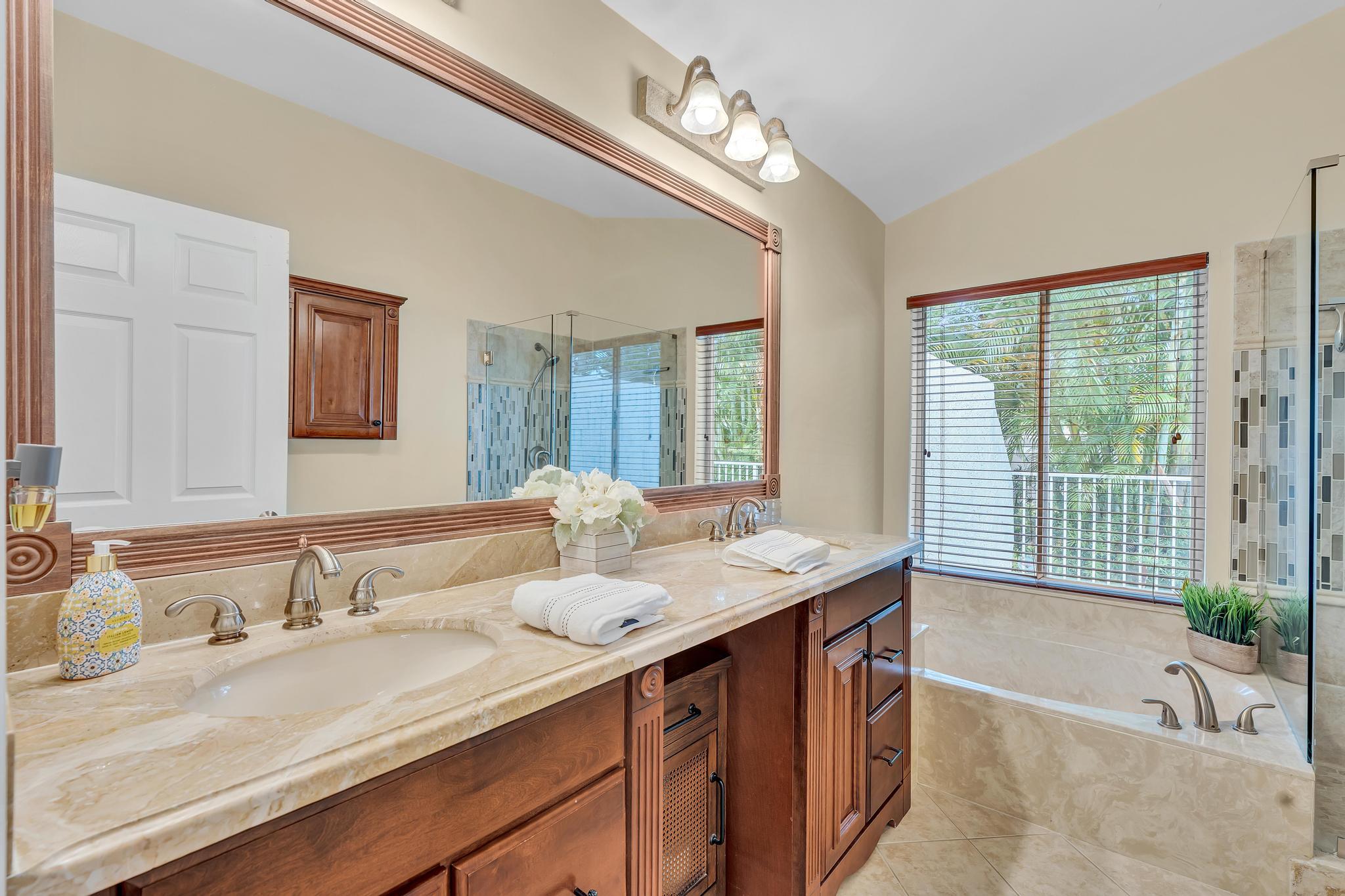 6207 La Vida Terrace