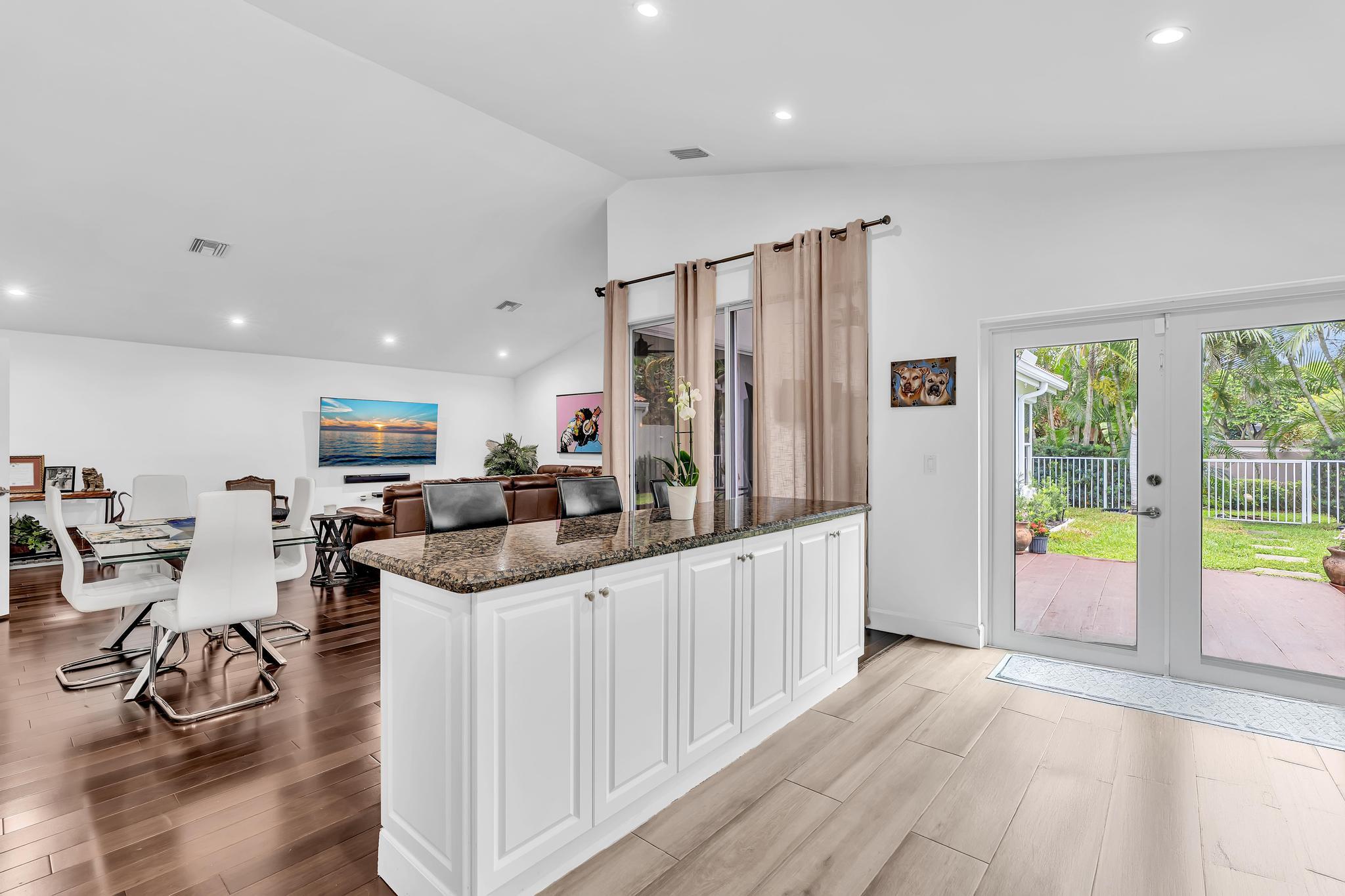 6207 La Vida Terrace