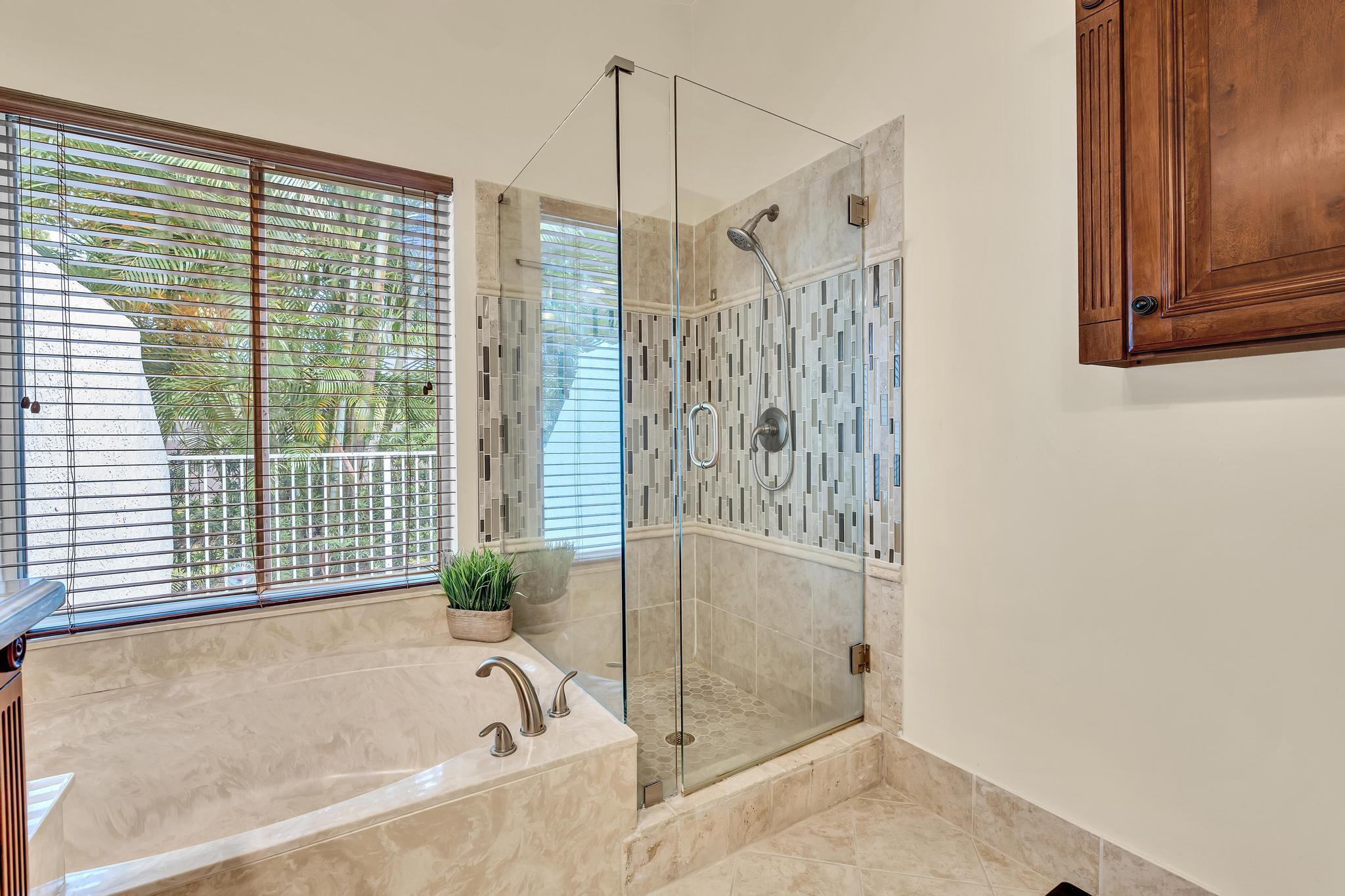 6207 La Vida Terrace