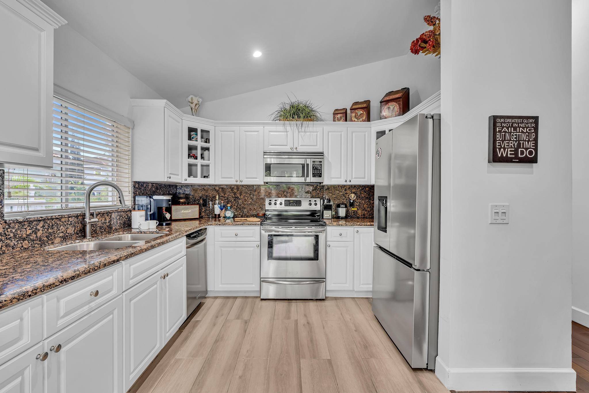6207 La Vida Terrace