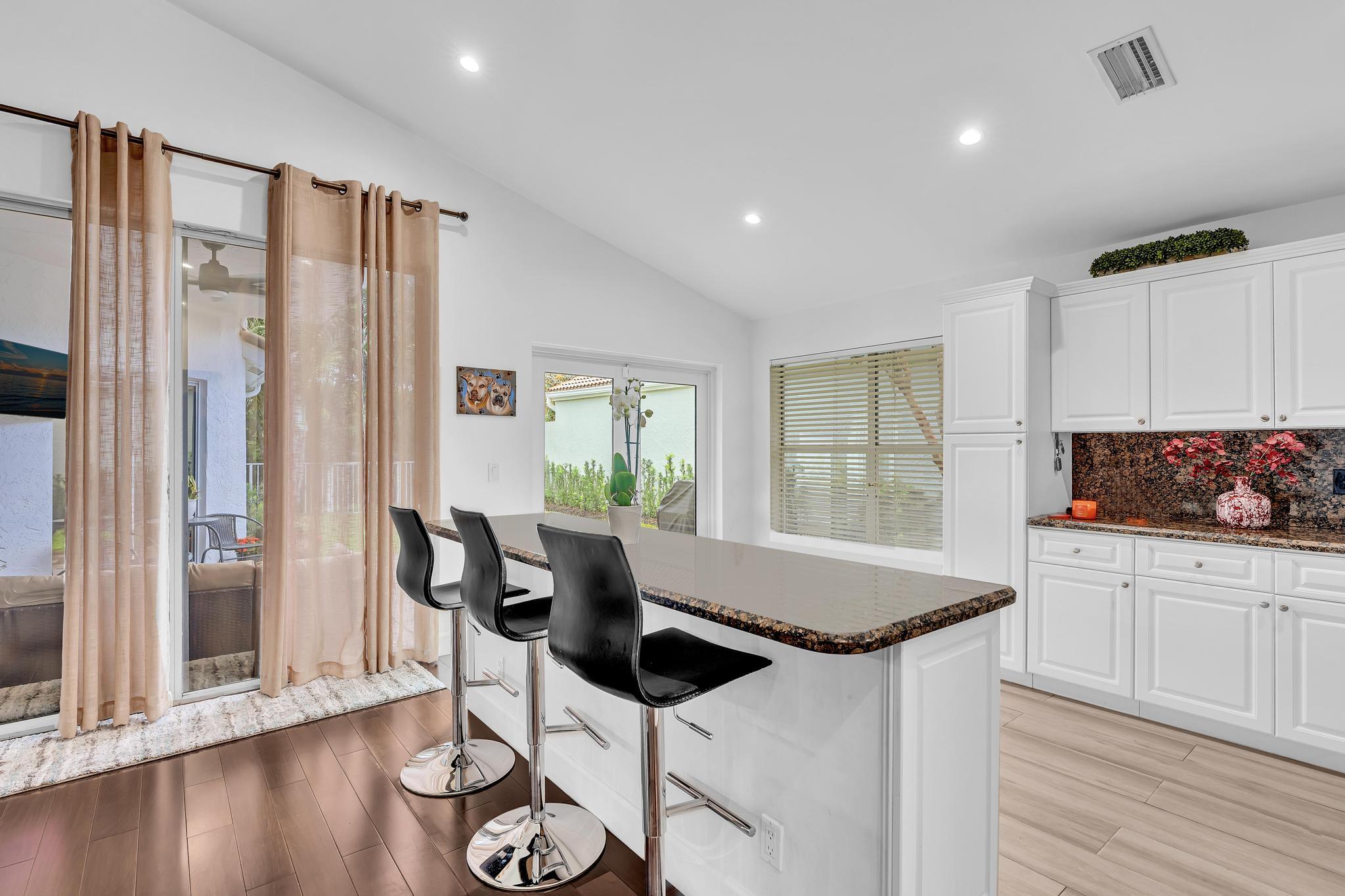 6207 La Vida Terrace