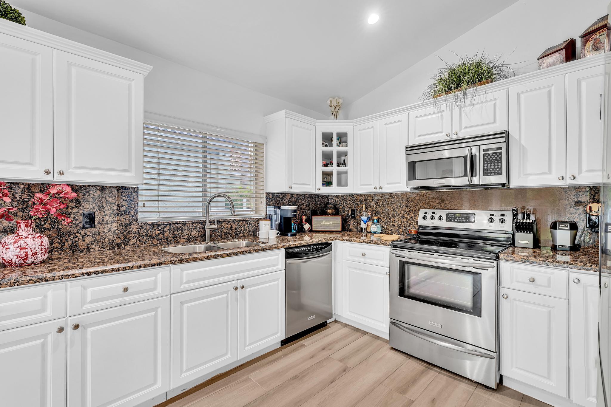 6207 La Vida Terrace