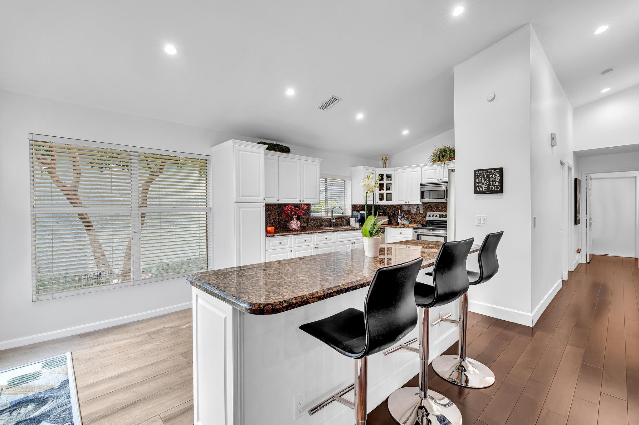 6207 La Vida Terrace