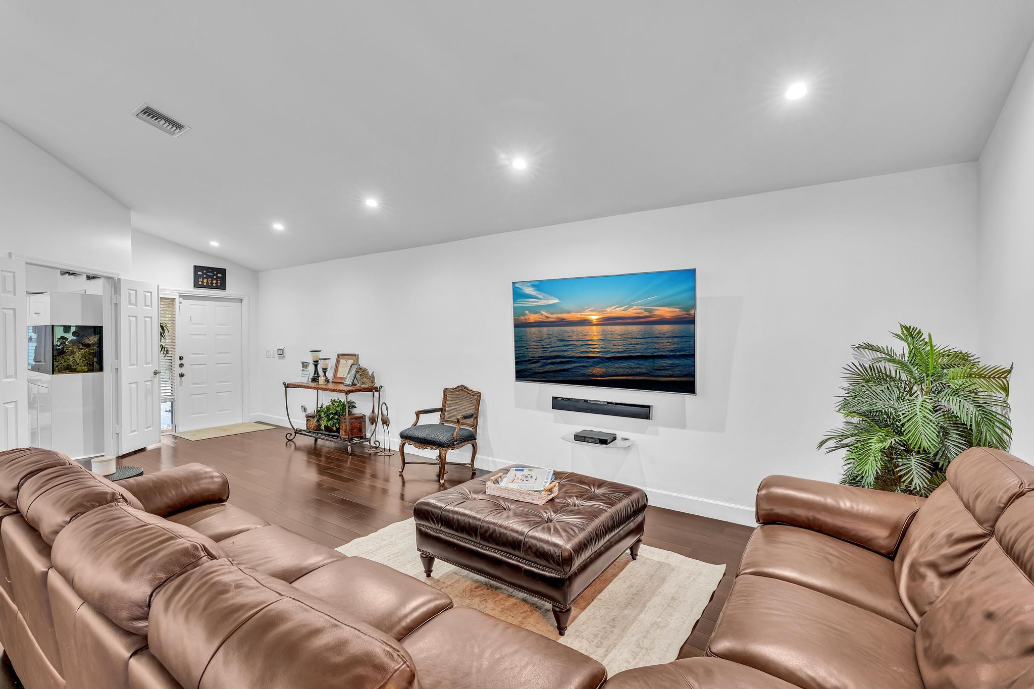 6207 La Vida Terrace