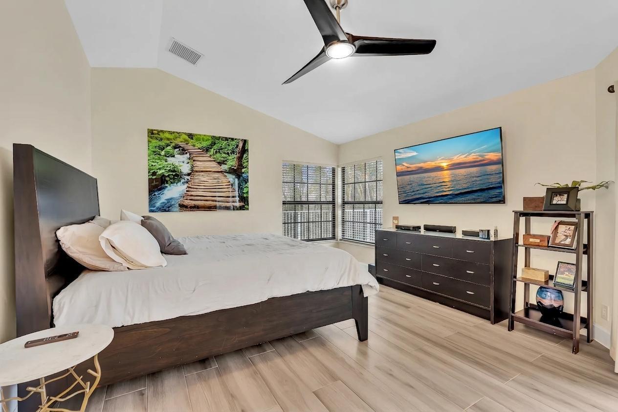 6207 La Vida Terrace