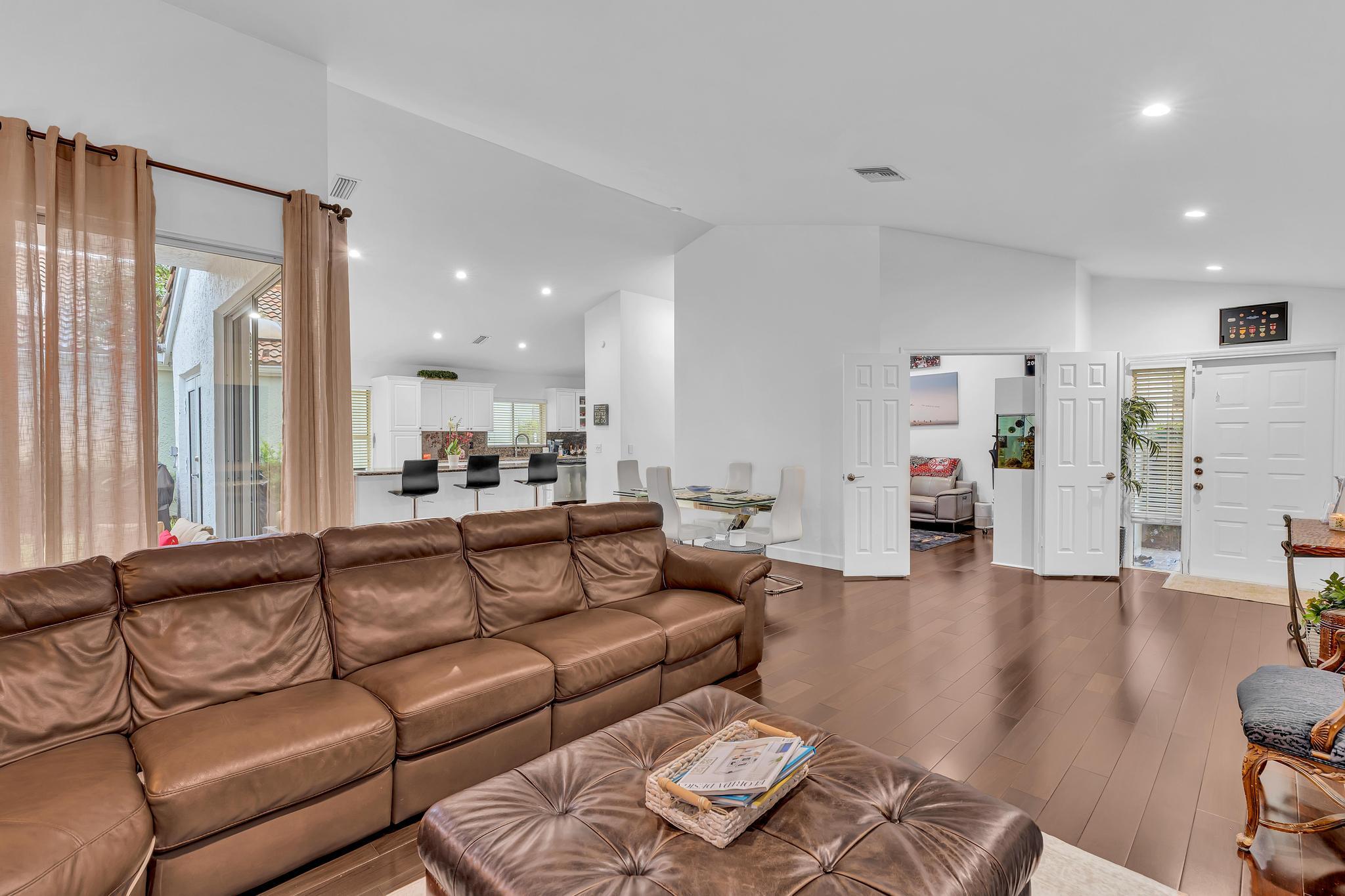 6207 La Vida Terrace