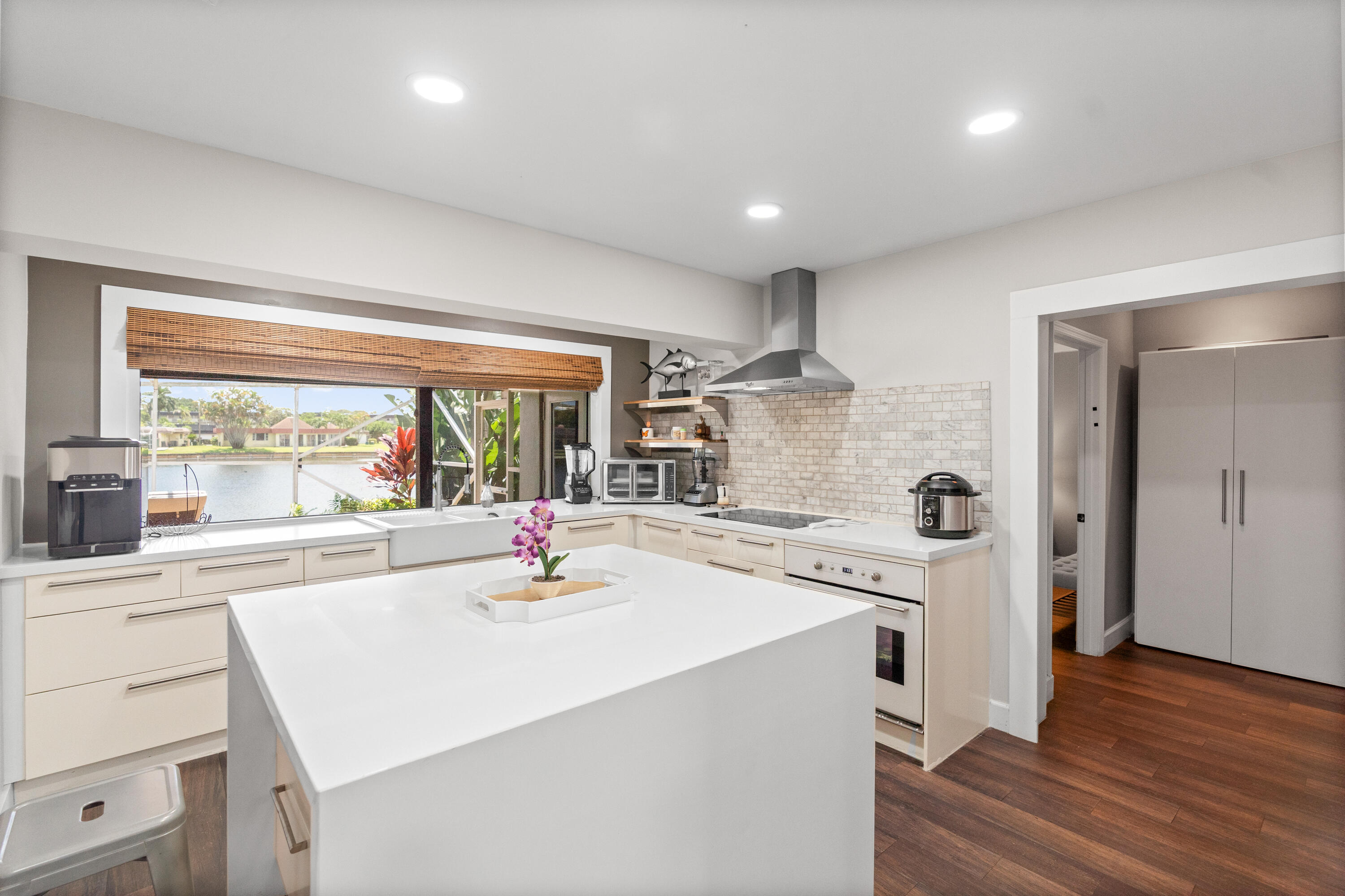 6106 ROYAL POINCIANA Lane