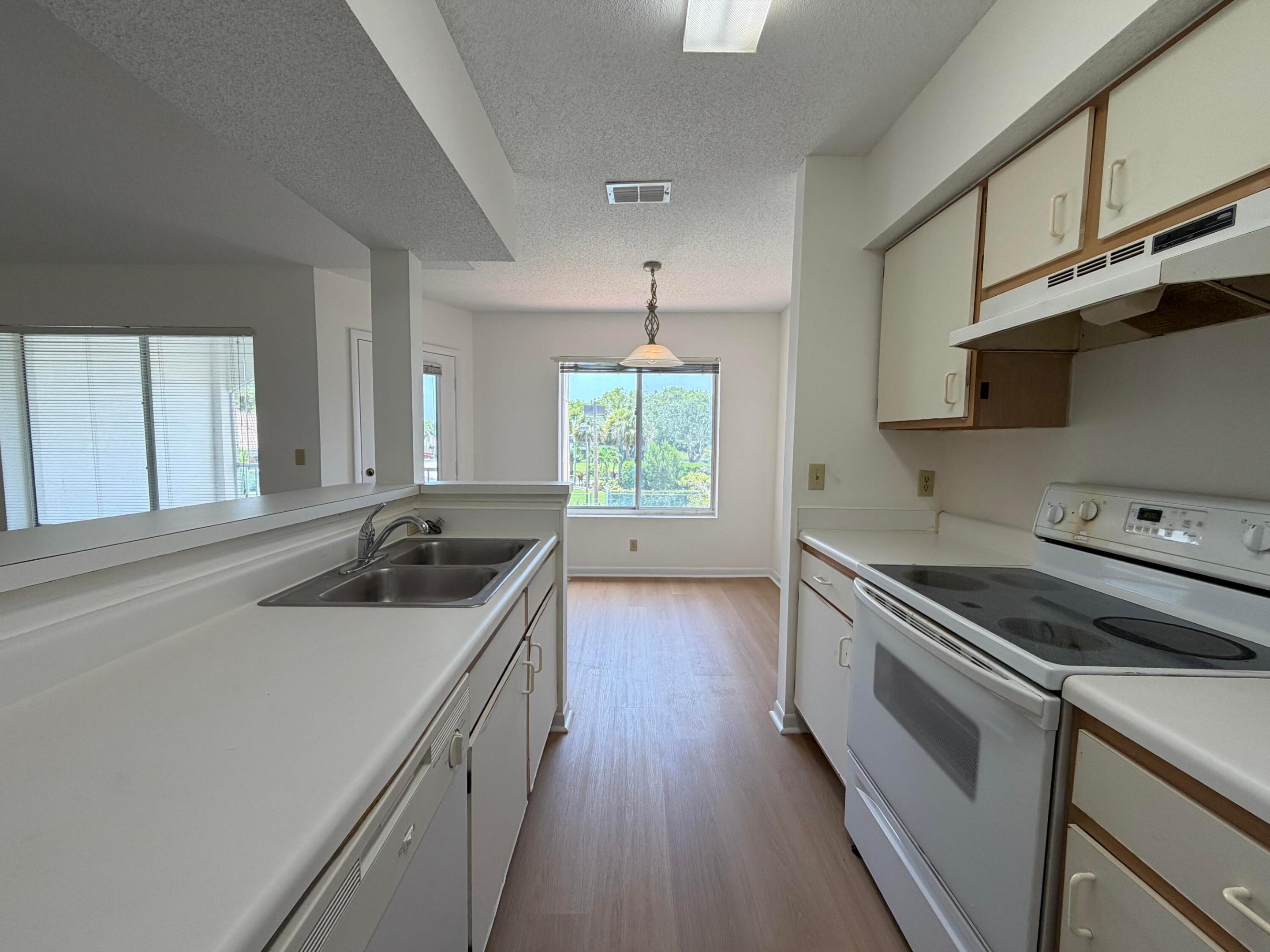 815 W Boynton Beach Boulevard Unit: 12-203