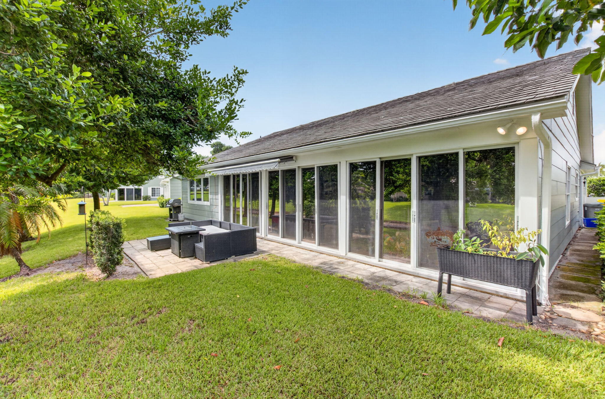 15 Holly Villas