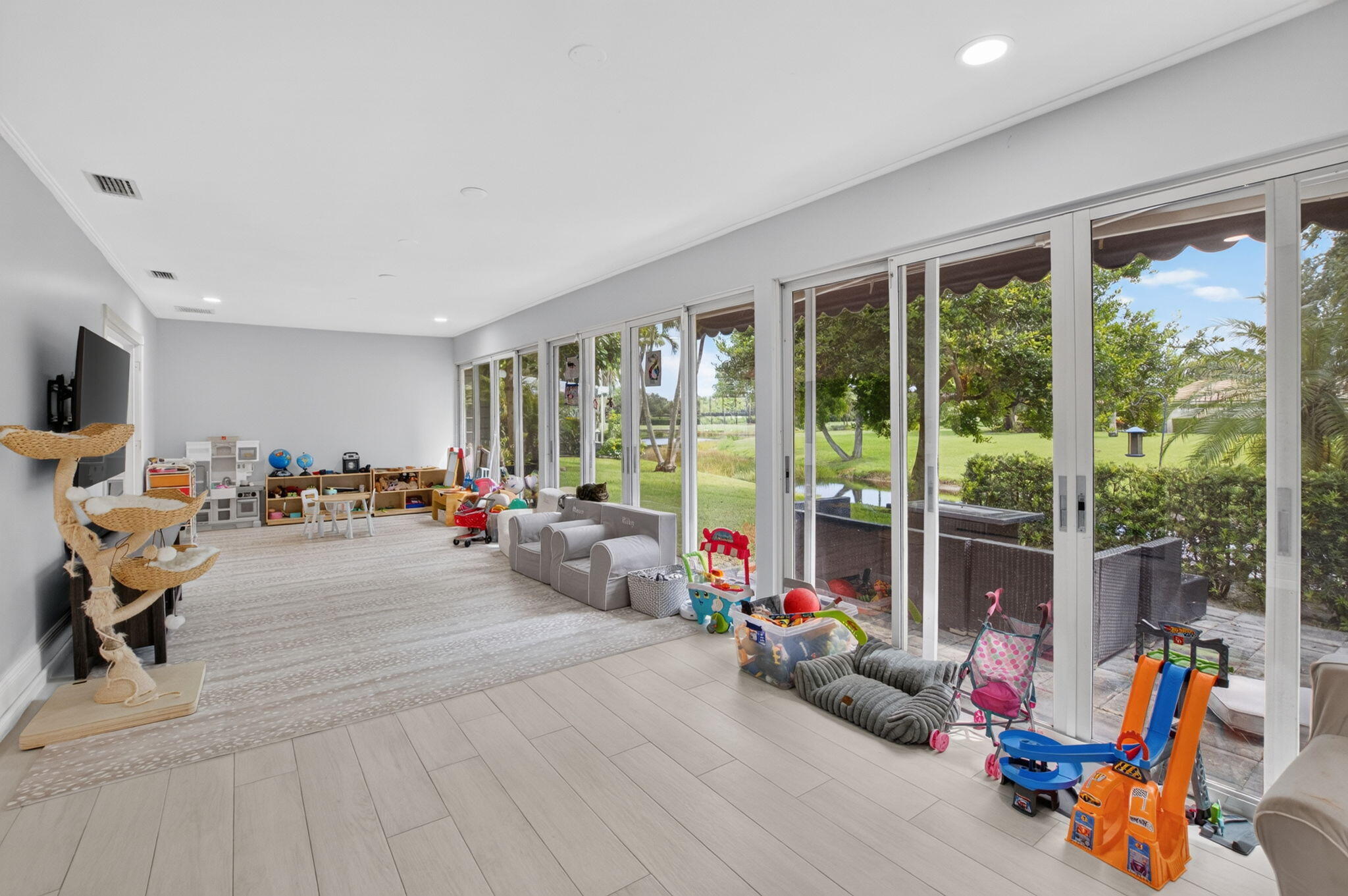 15 Holly Villas