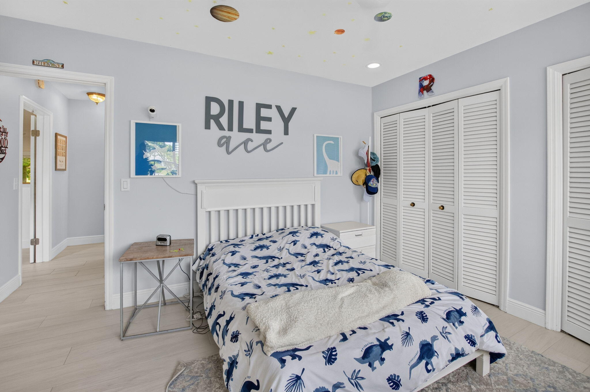 15 Holly Villas