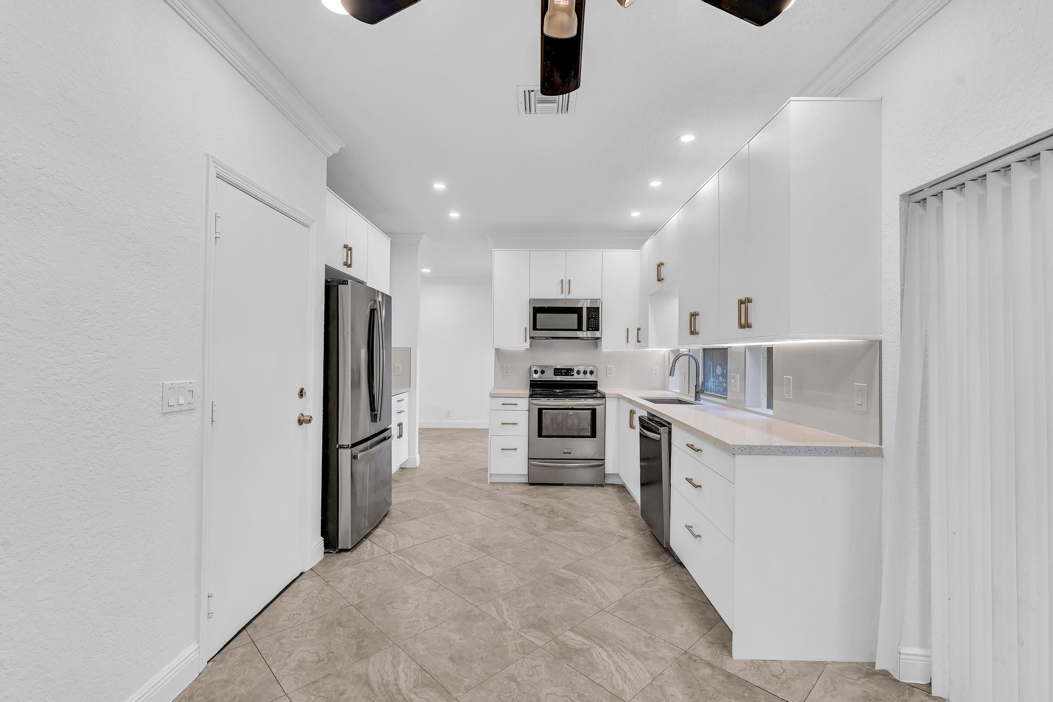 11379 Lakeview Drive