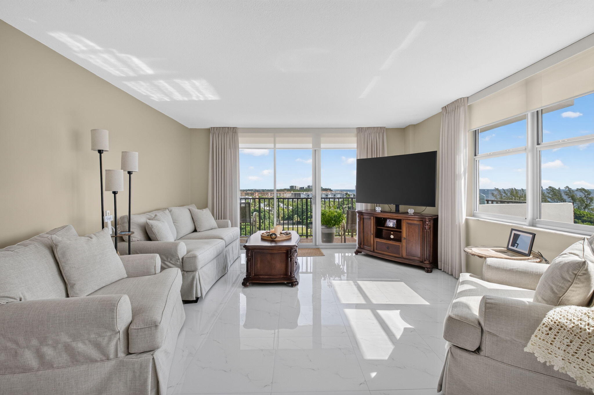 2121 N Ocean Boulevard 1008