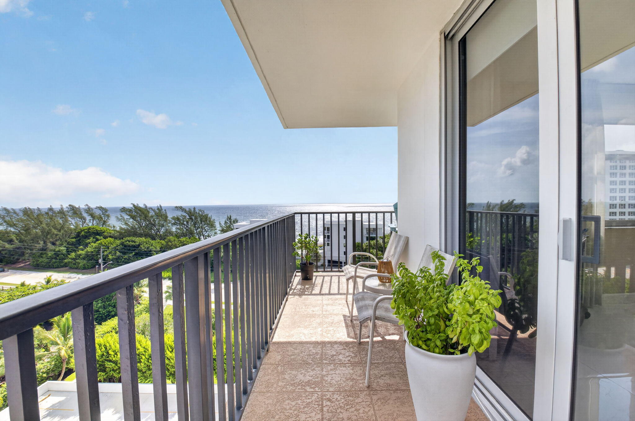 2121 N Ocean Boulevard 1008