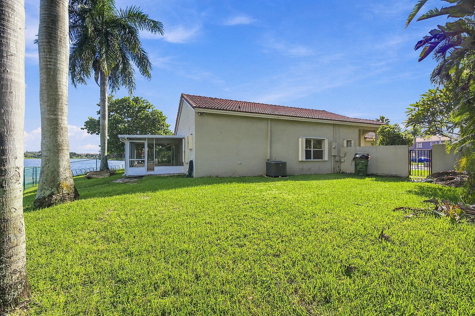 10627 NW 7TH Street