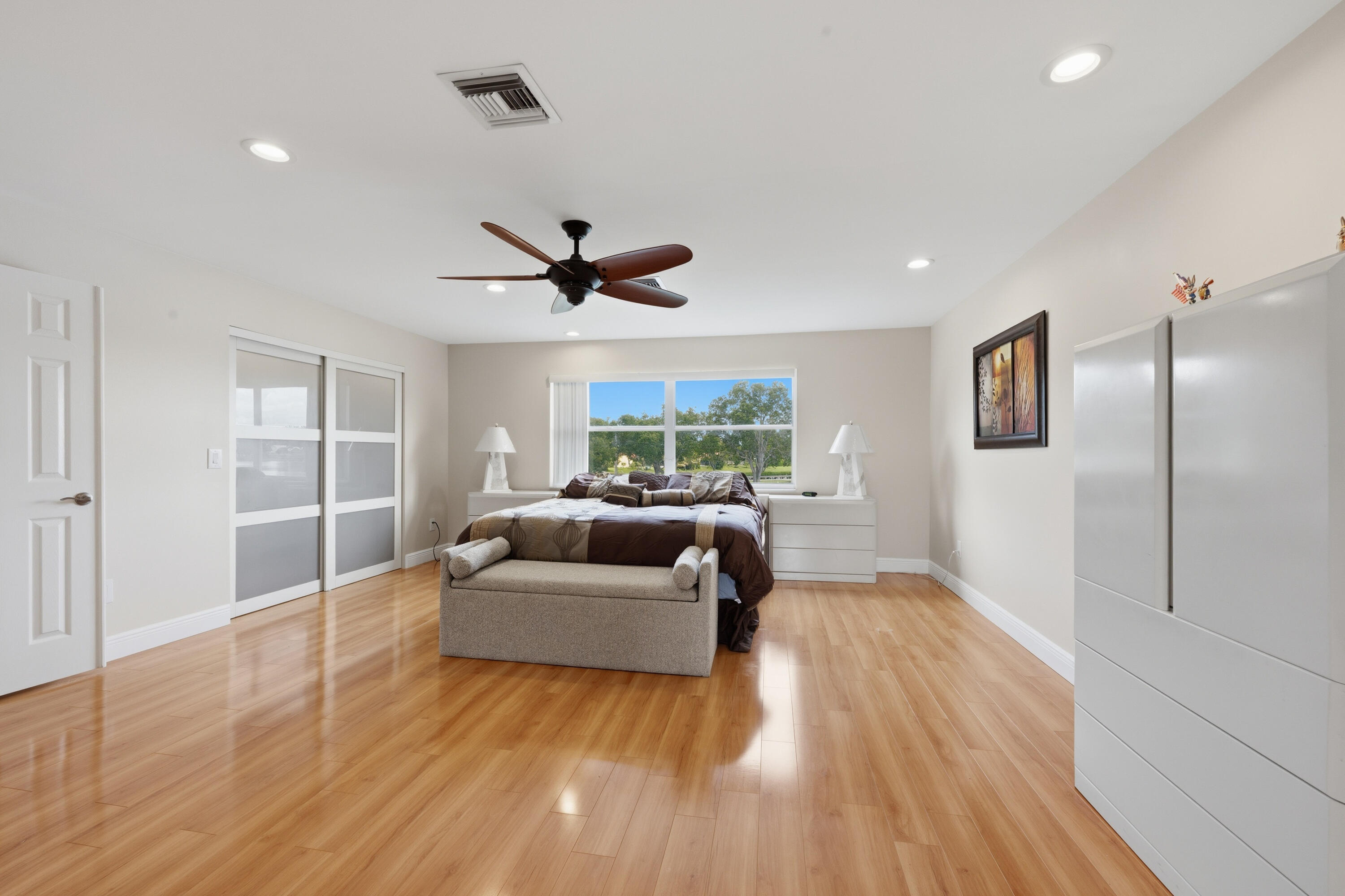 10592 PLAINVIEW Circle