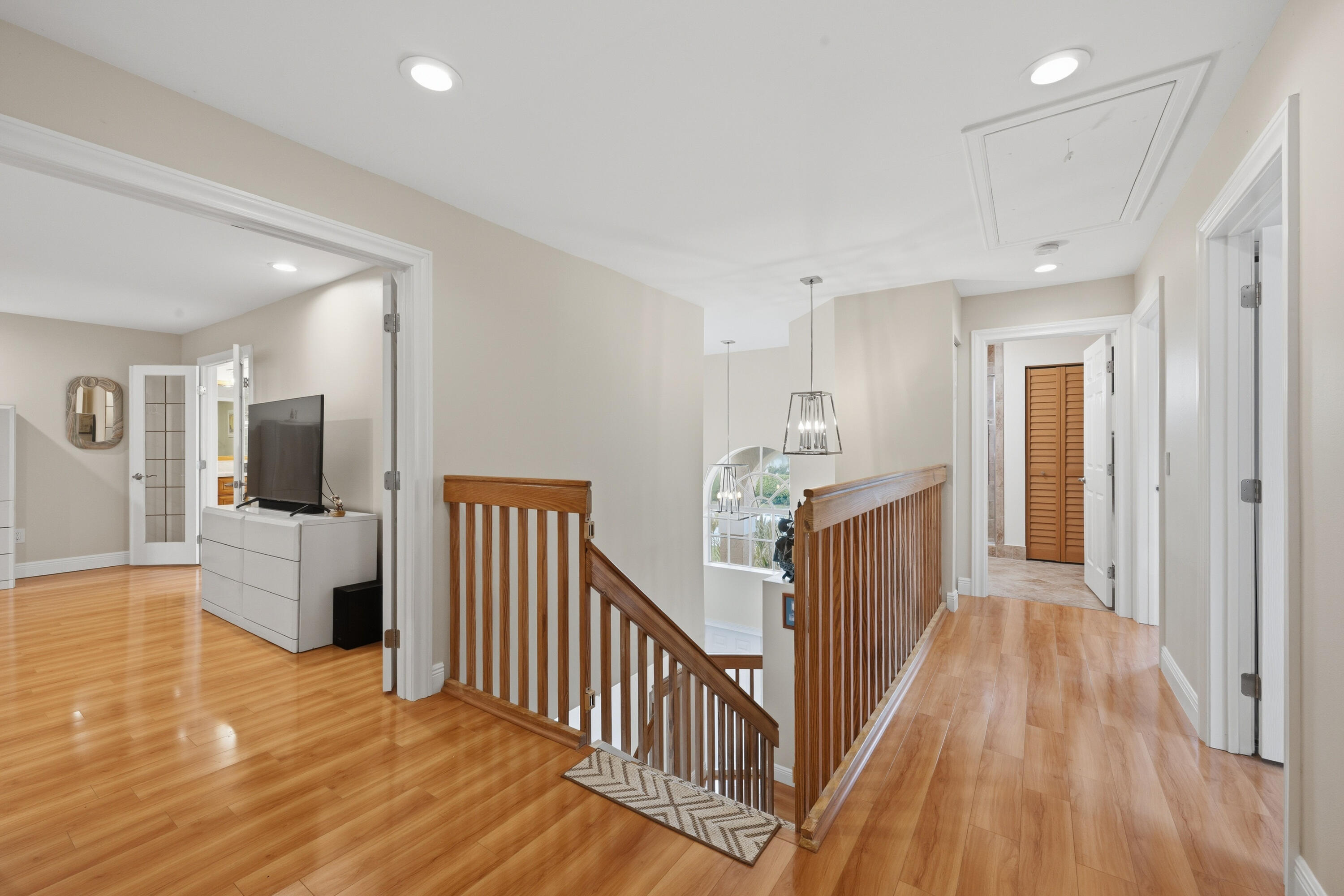 10592 PLAINVIEW Circle