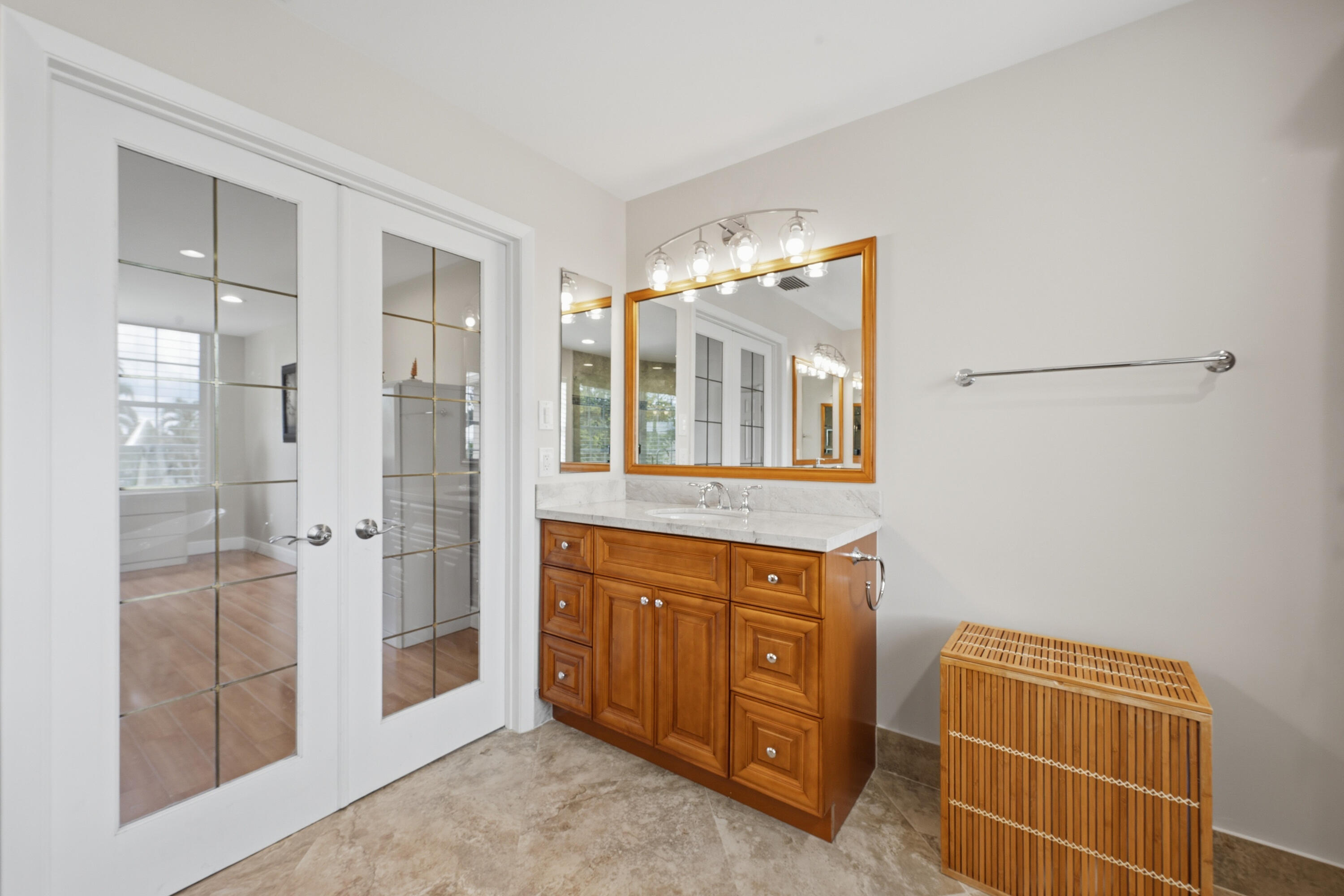 10592 PLAINVIEW Circle