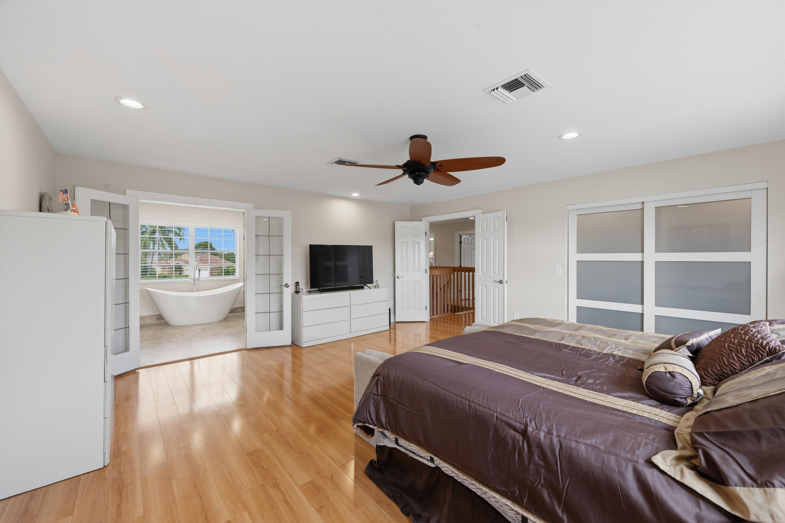 10592 PLAINVIEW Circle
