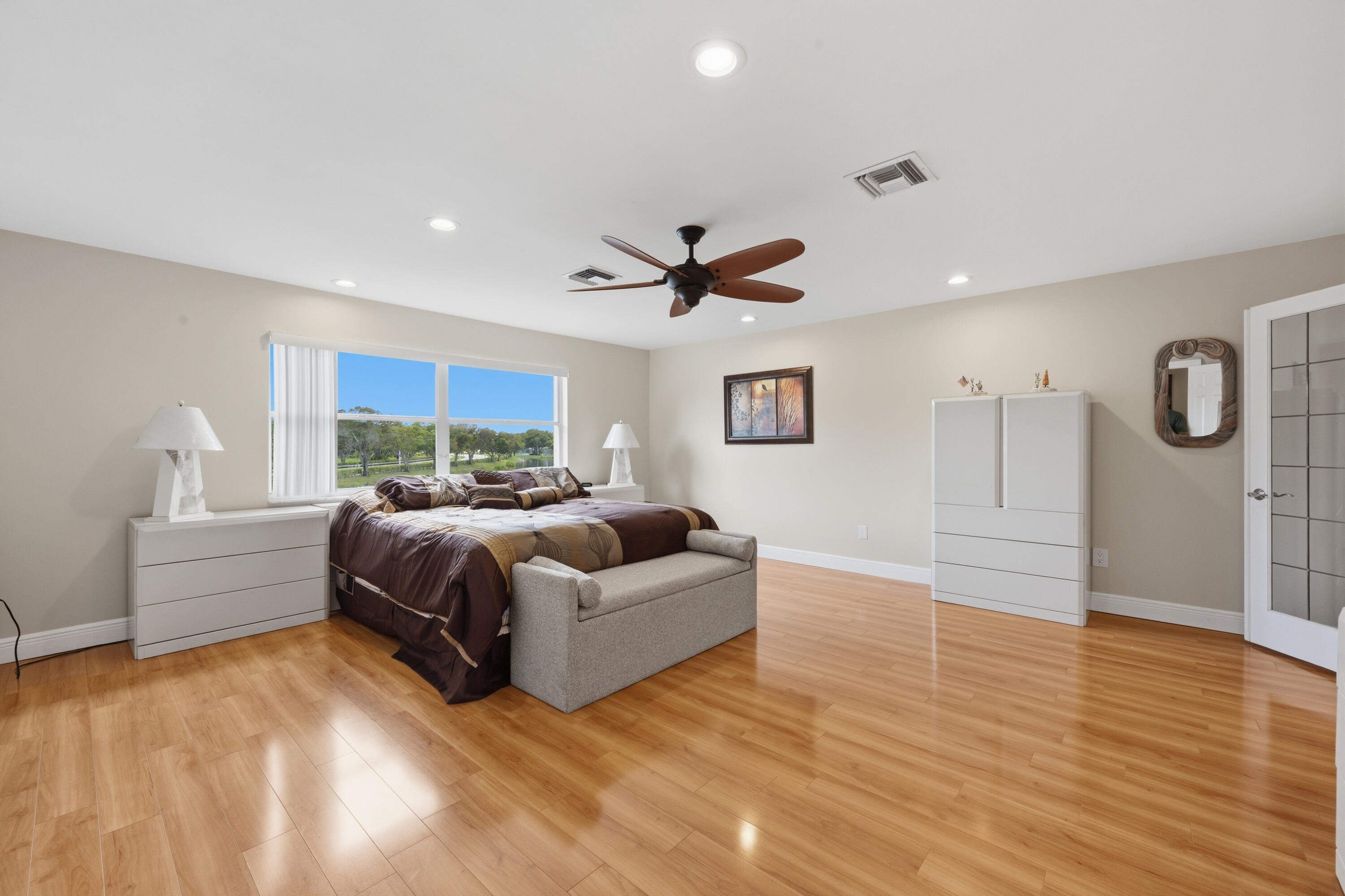 10592 PLAINVIEW Circle