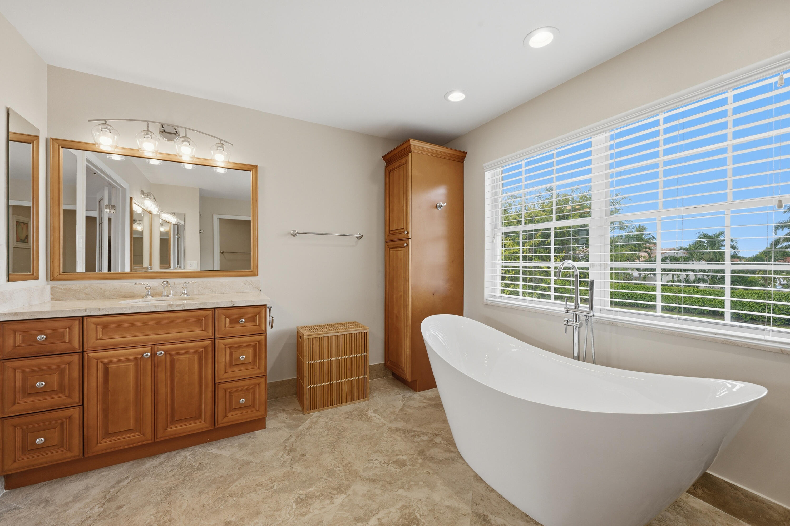 10592 PLAINVIEW Circle