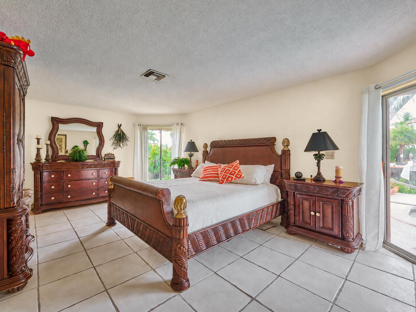 2810 NE 48th Court