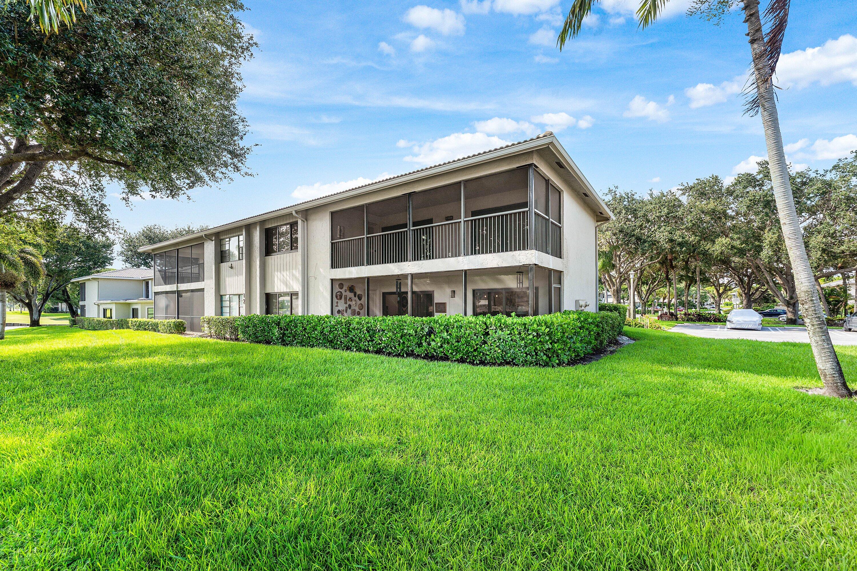 12 Stratford Drive E A